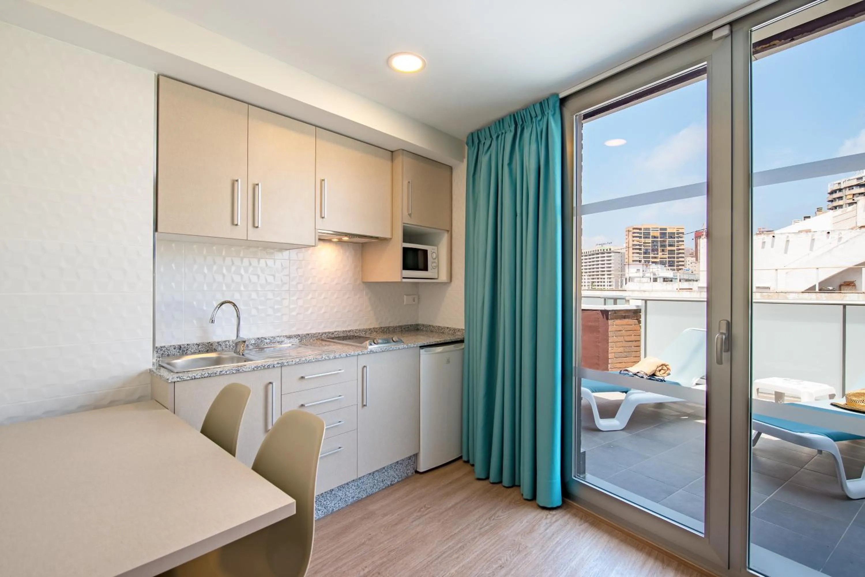 Kitchen or kitchenette in Climia 2Sleep Apartments