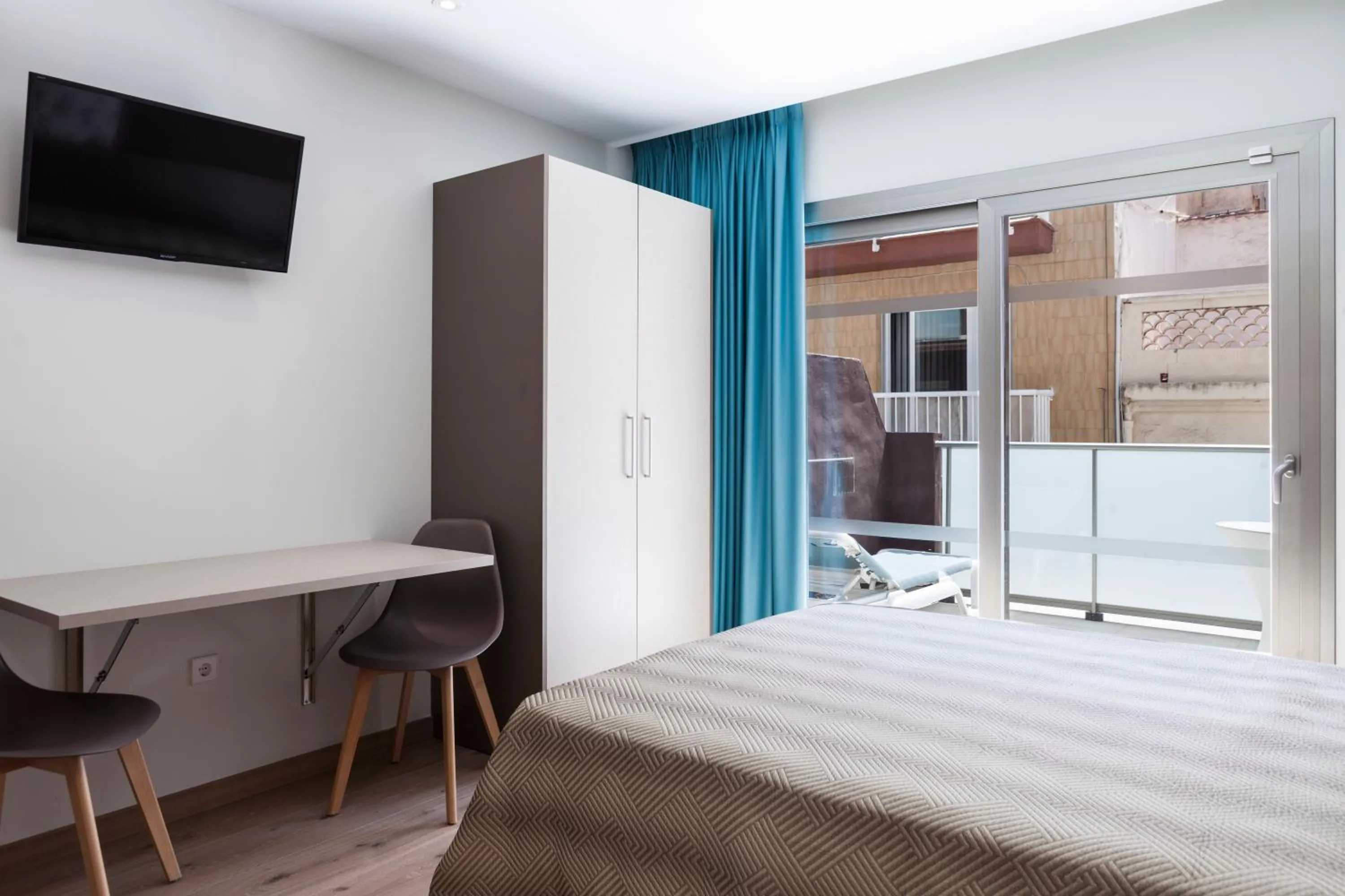 TV and multimedia, Bed in Climia 2Sleep Apartments