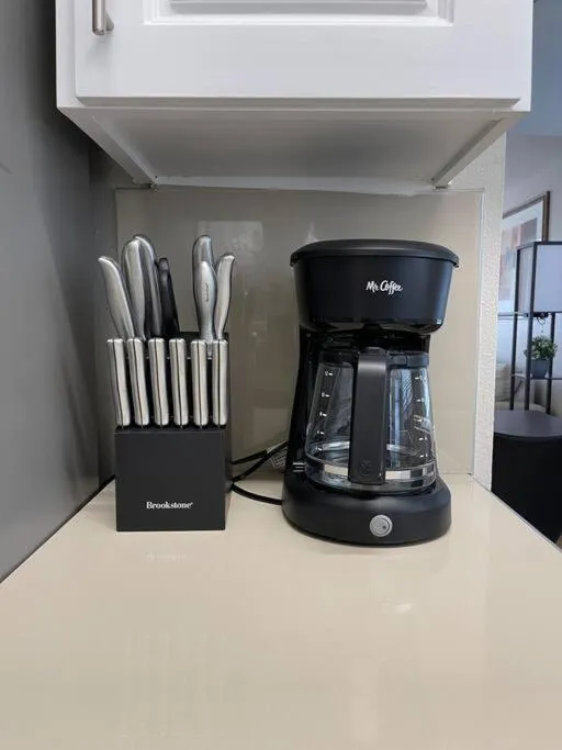 Coffee/tea facilities in The Hummingbird Sunset Home, West Side