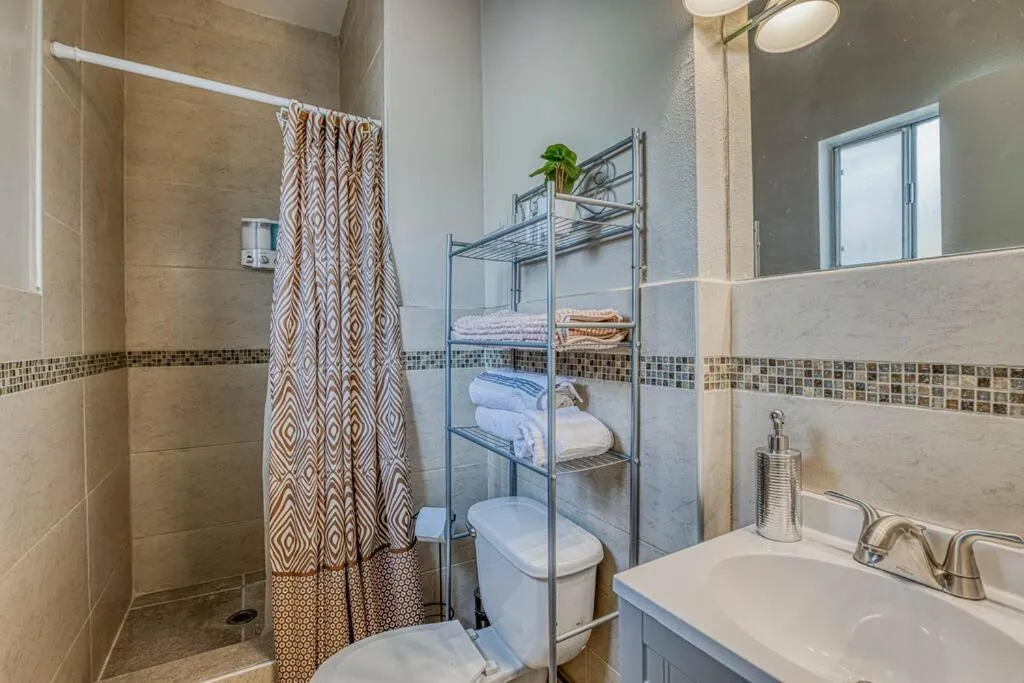 Shower in The Hummingbird Sunset Home, West Side