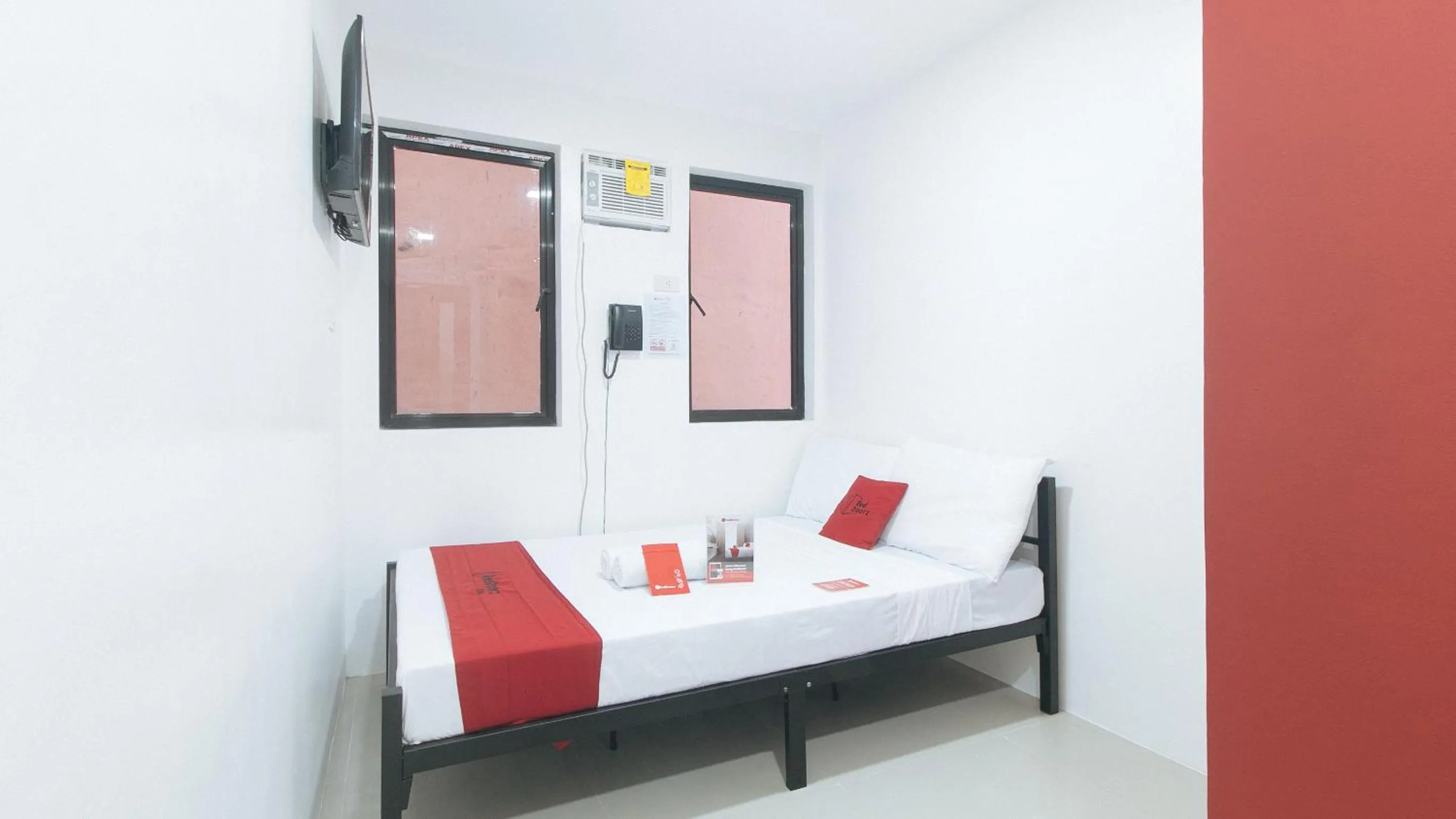 Bedroom, Bed in RedDoorz @ El Grande Inn Santa Cruz Manila