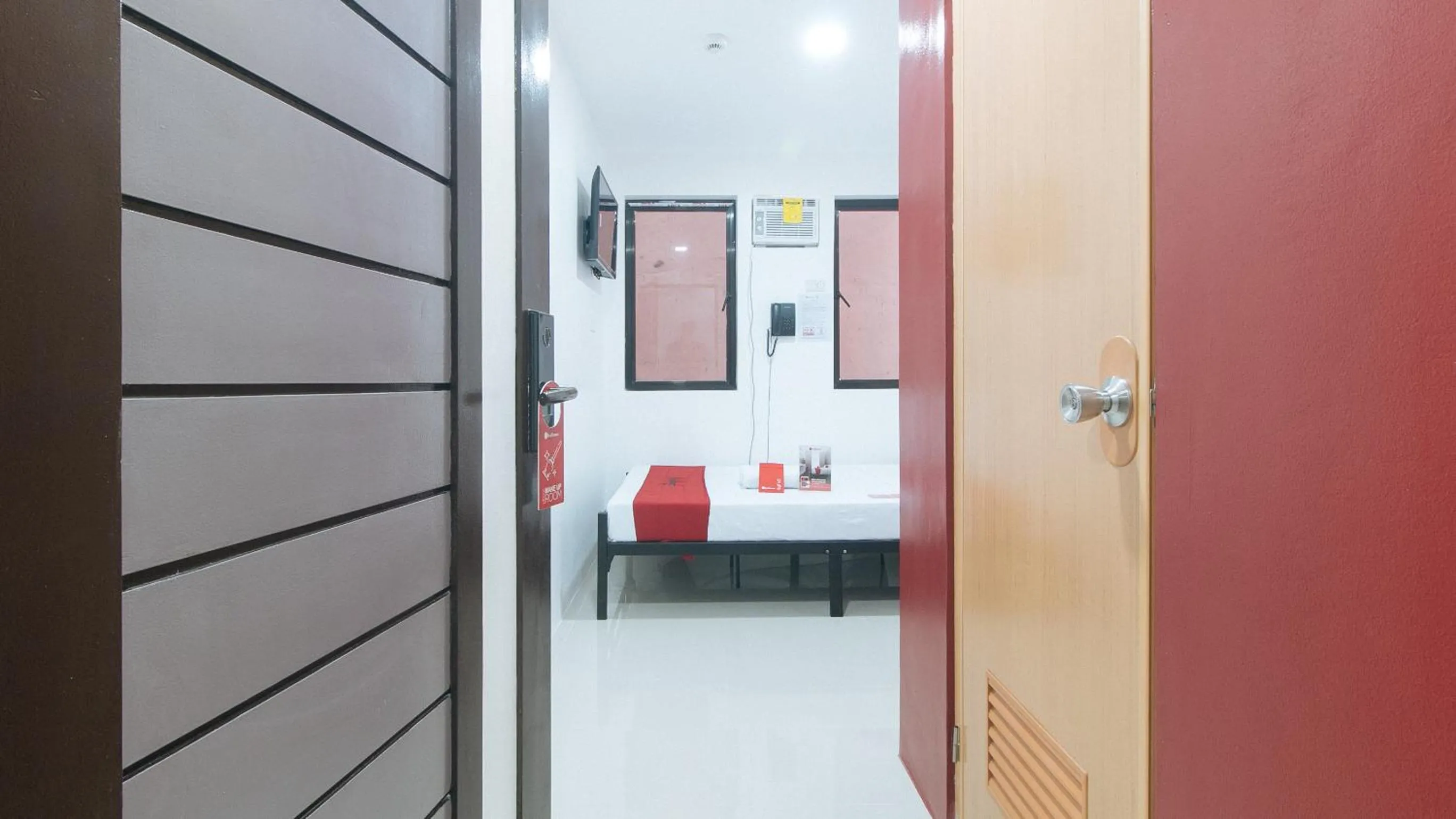 Bedroom, Bed in RedDoorz @ El Grande Inn Santa Cruz Manila