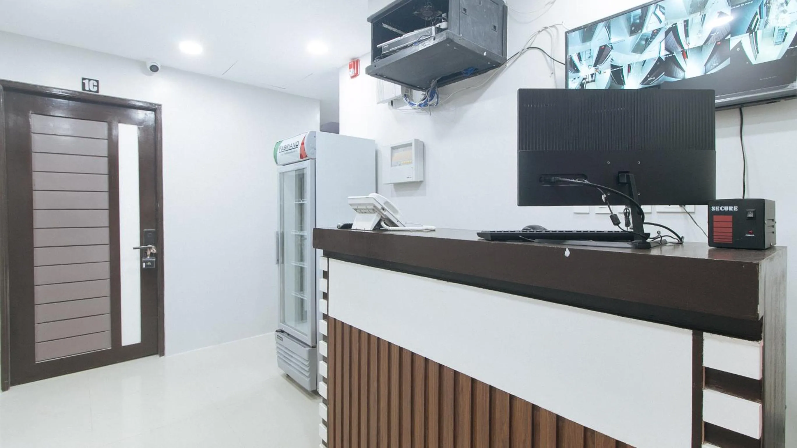 Lobby or reception in RedDoorz @ El Grande Inn Santa Cruz Manila