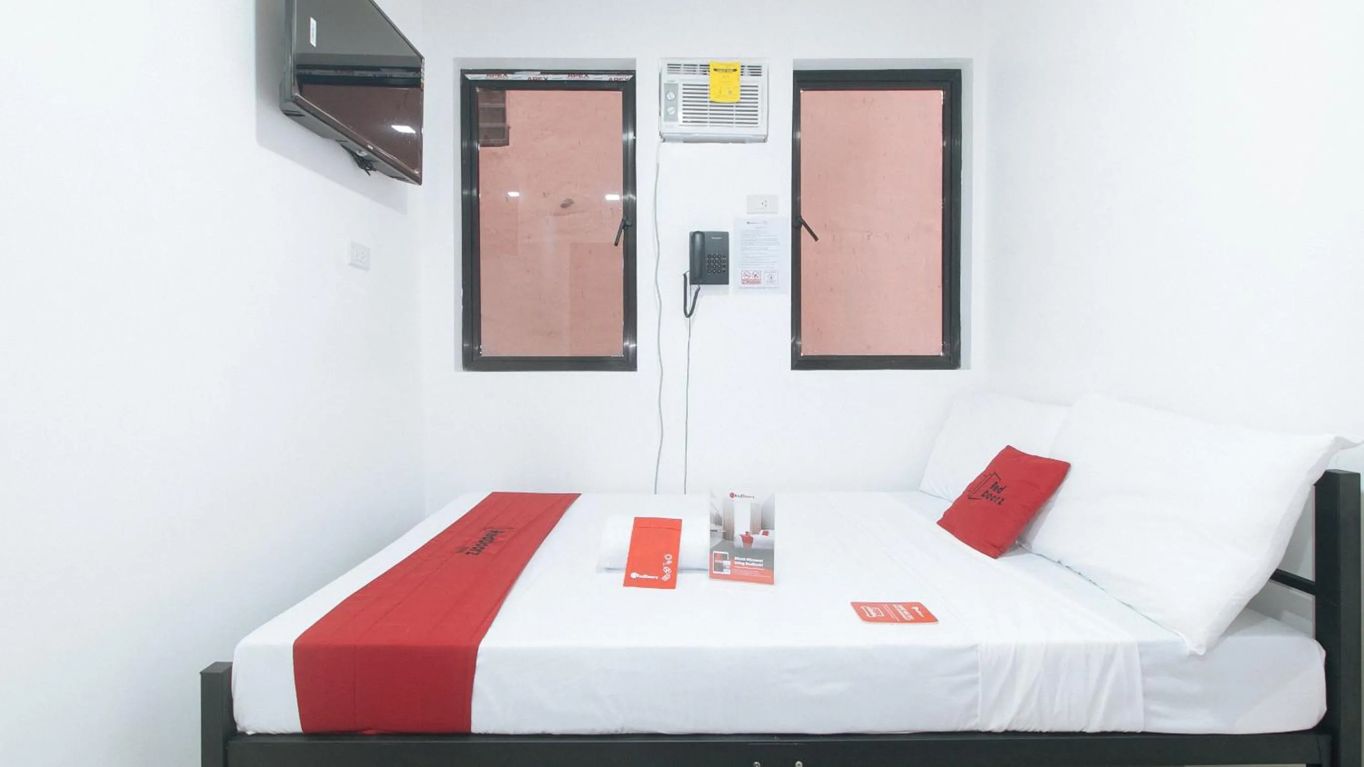 Bedroom, Bed in RedDoorz @ El Grande Inn Santa Cruz Manila