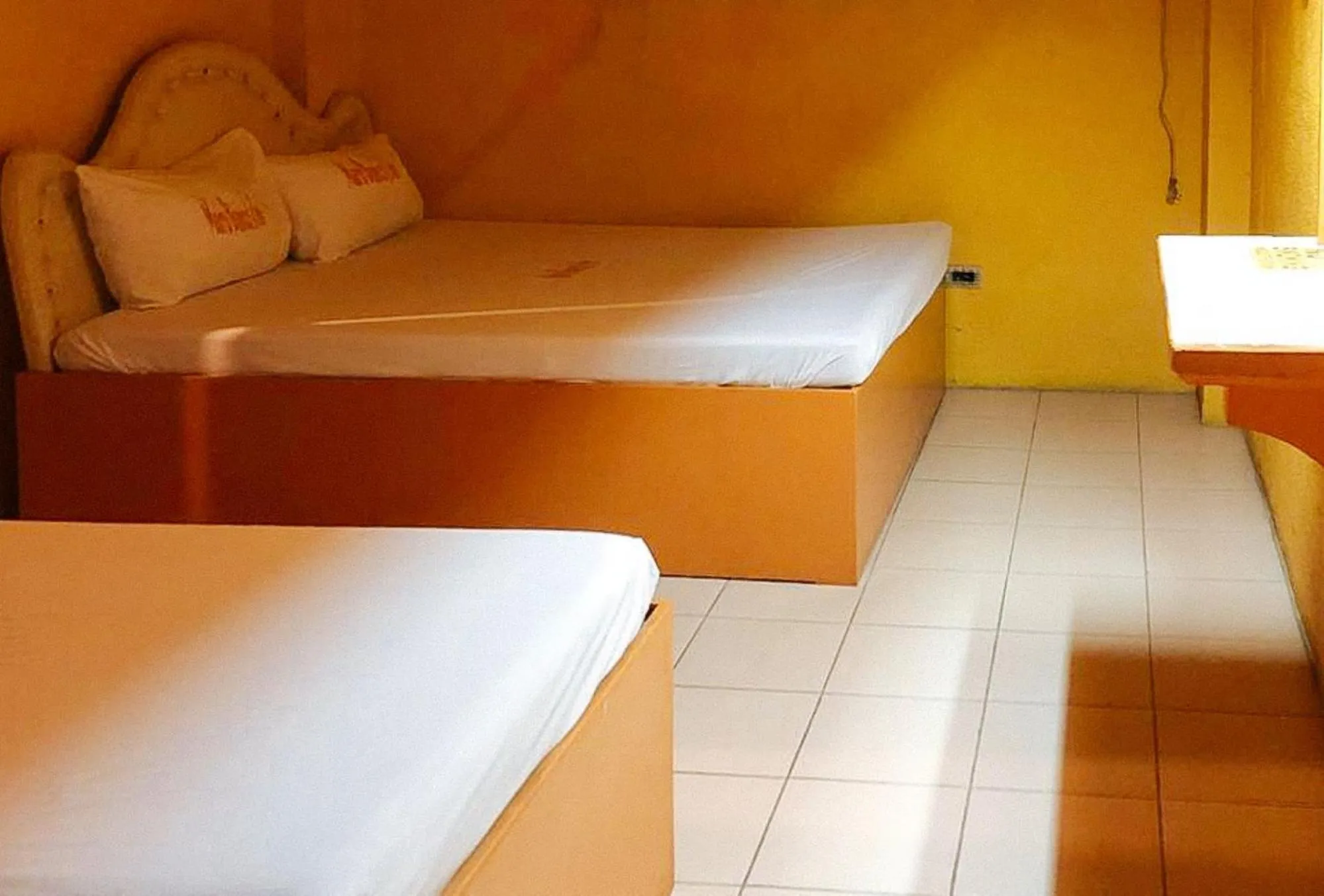 Photo of the whole room, Bed in Maro Bianco's Inn Lubao Pampanga by RedDoorz