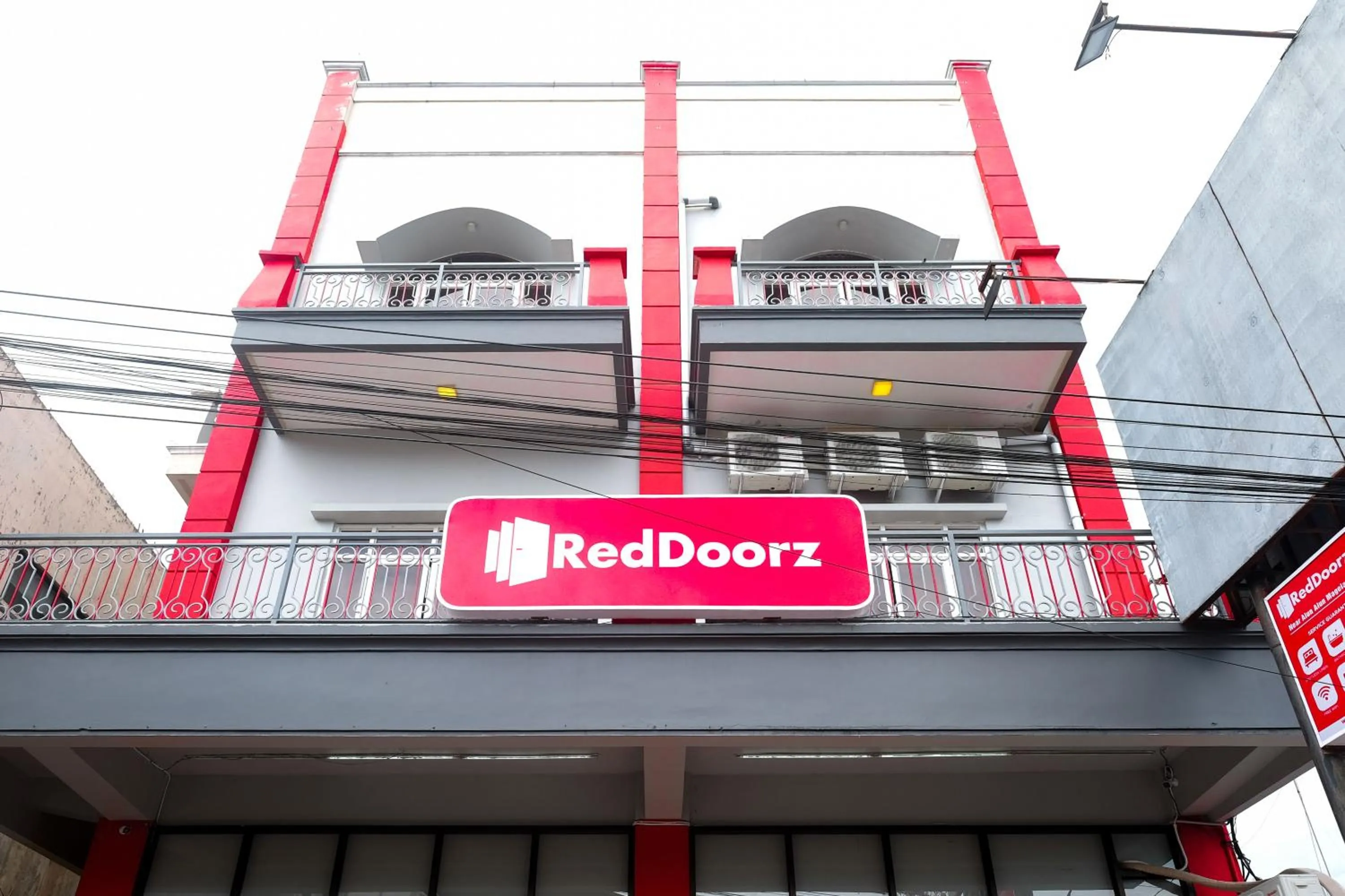 Property building in RedDoorz near Alun Alun Magelang 2