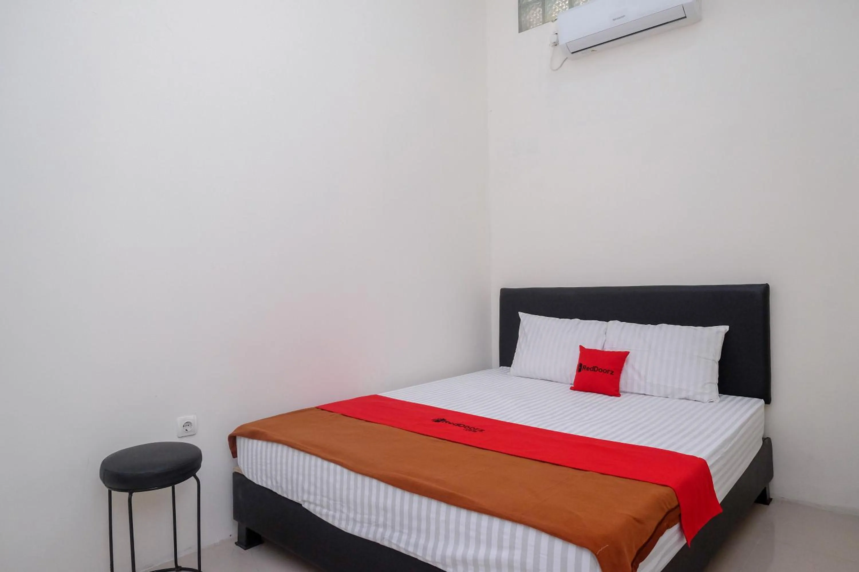 Bedroom, Bed in RedDoorz near Alun Alun Magelang 2