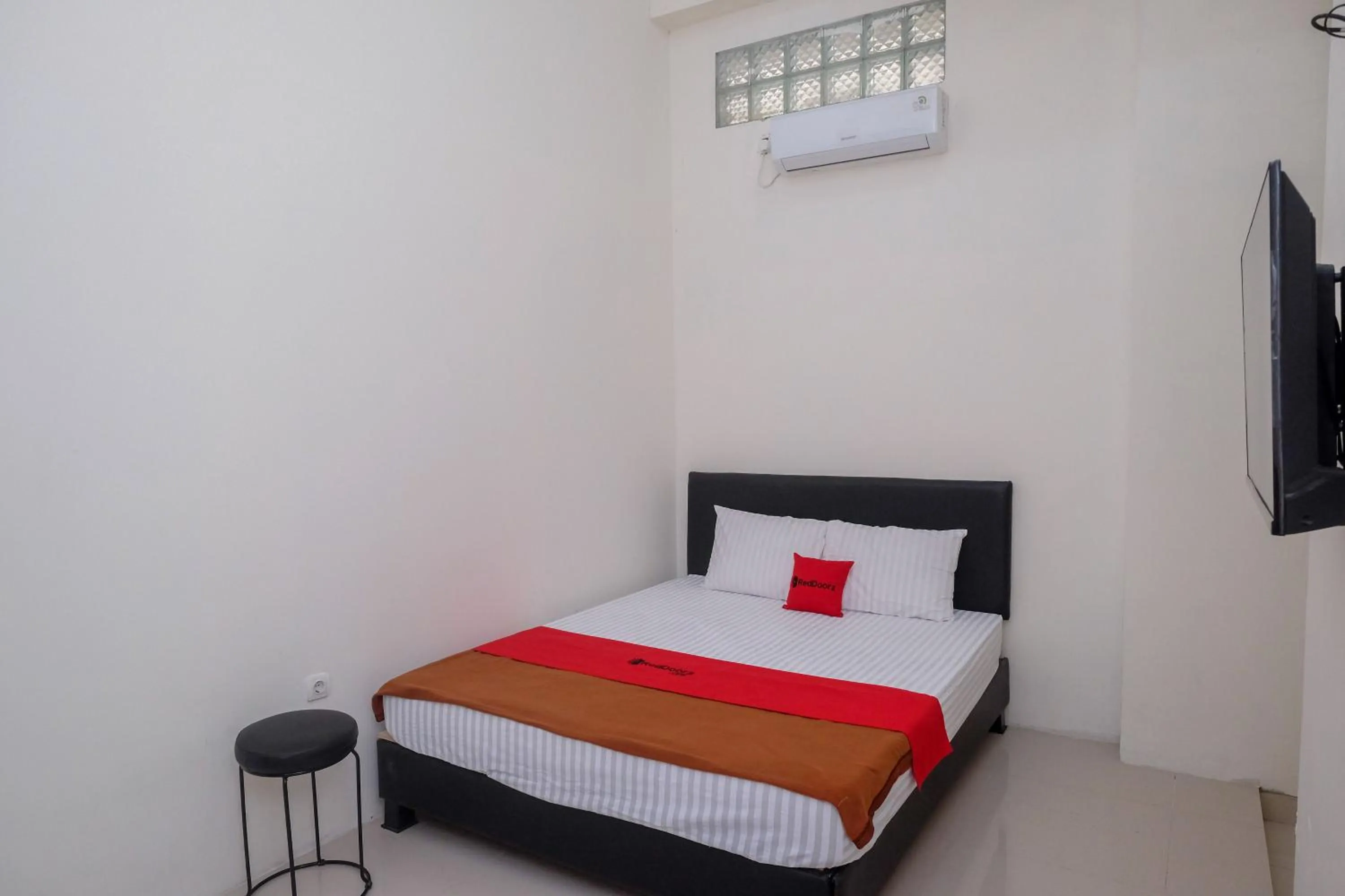Bedroom, Bed in RedDoorz near Alun Alun Magelang 2