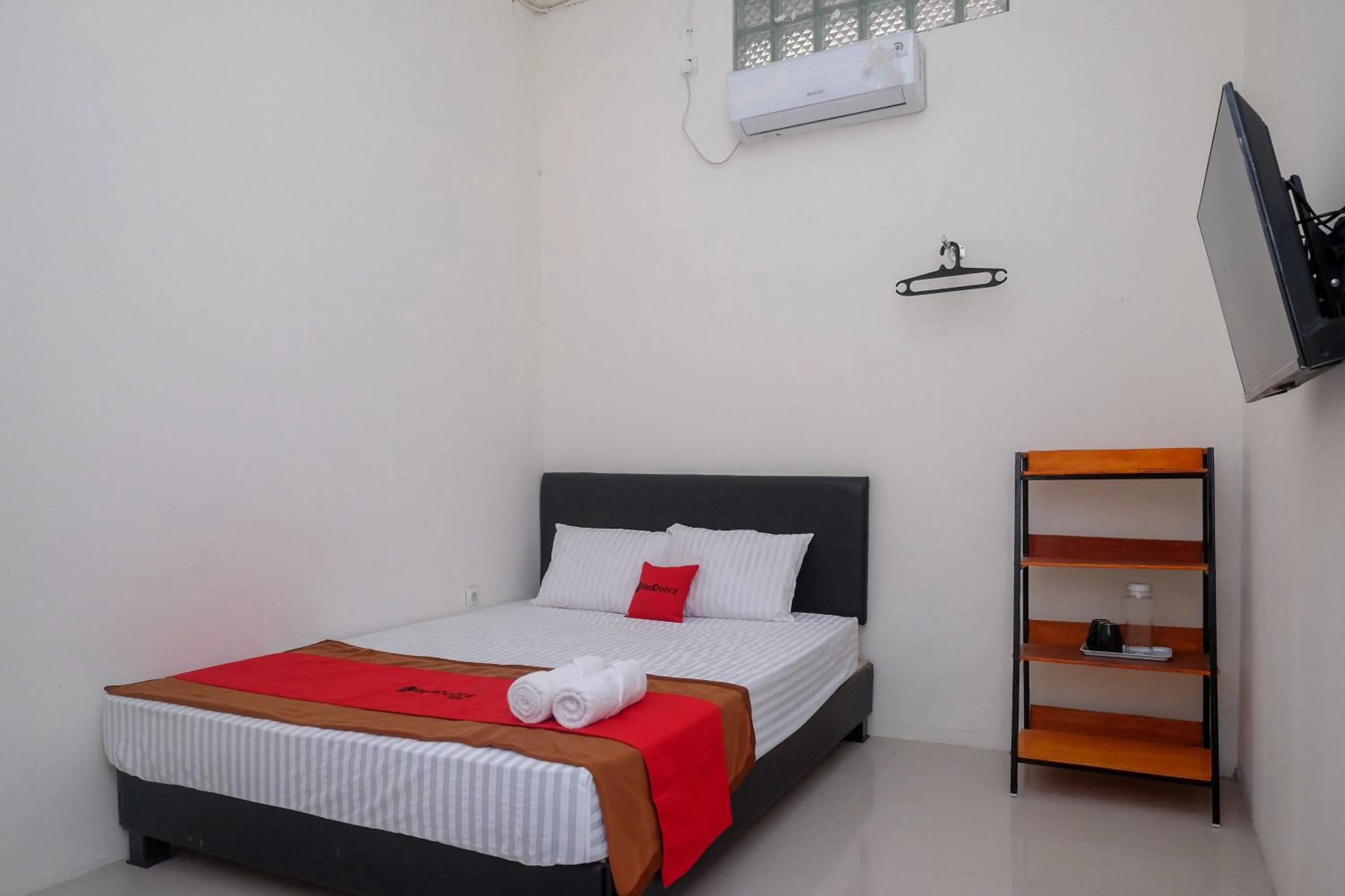 Bedroom, Bed in RedDoorz near Alun Alun Magelang 2