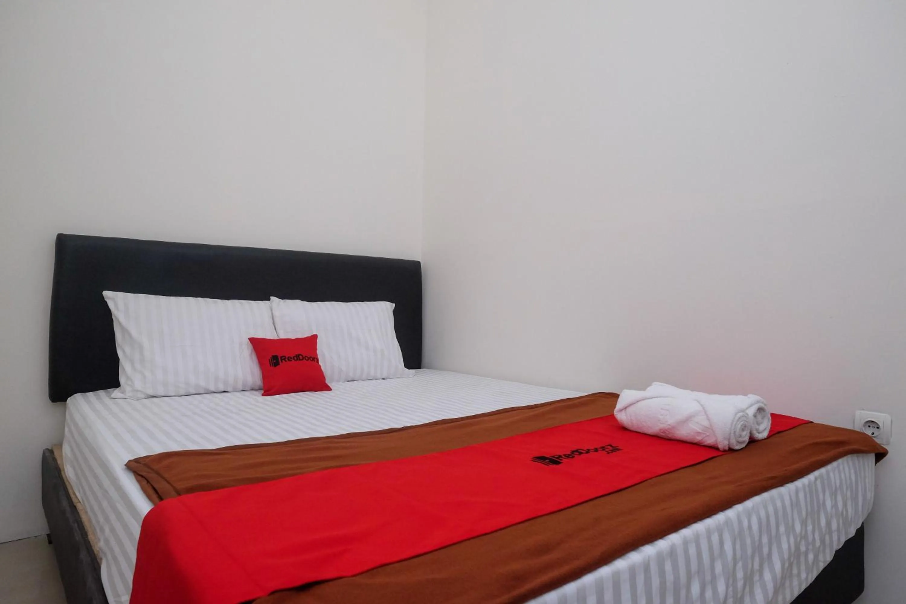 Bedroom, Bed in RedDoorz near Alun Alun Magelang 2