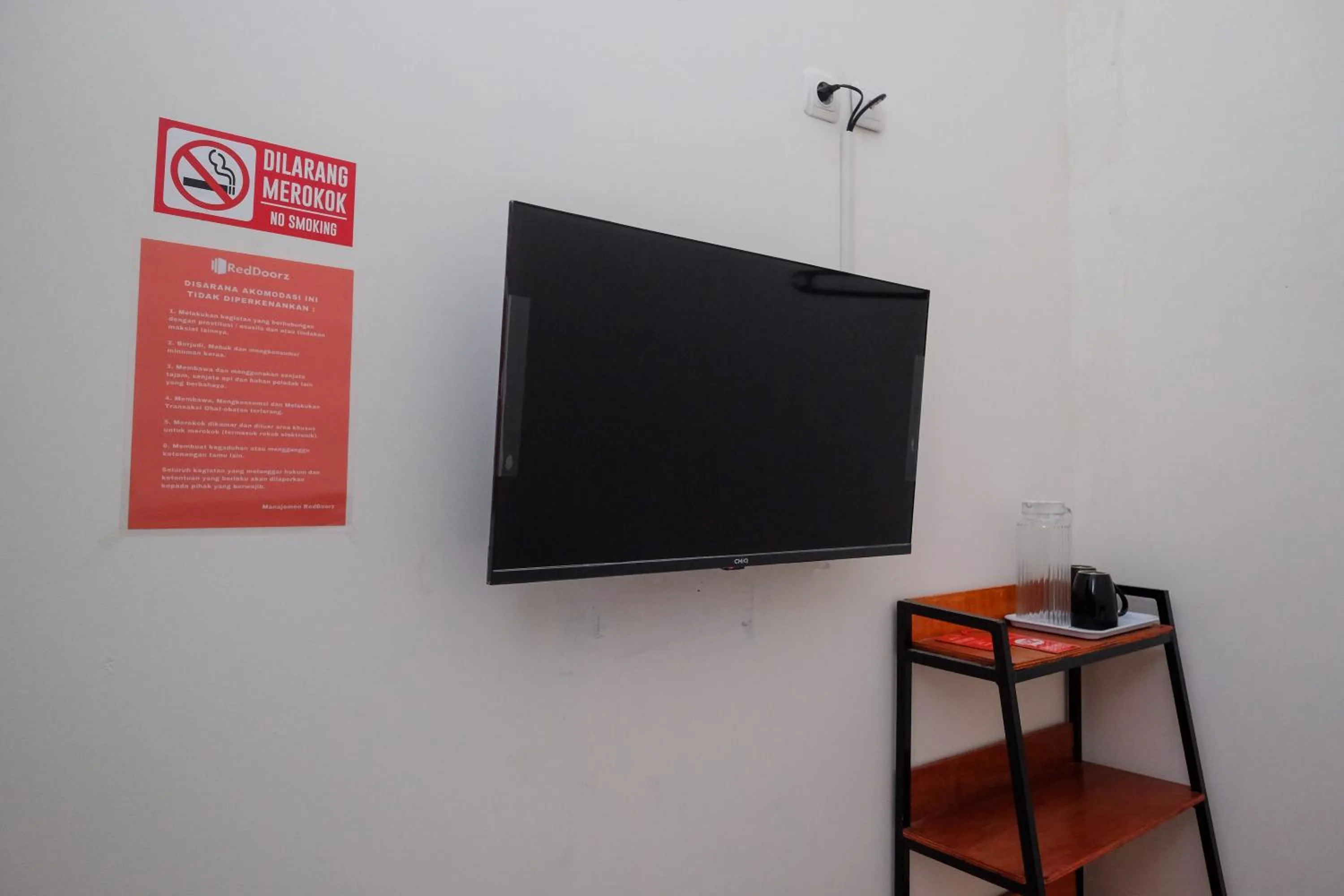 TV and multimedia in RedDoorz near Alun Alun Magelang 2