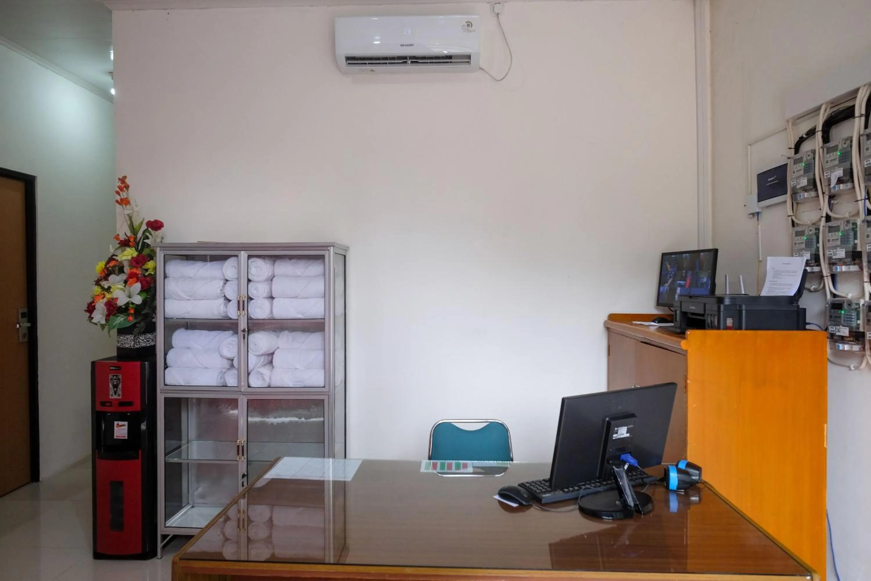 Lobby or reception in RedDoorz near Alun Alun Magelang 2