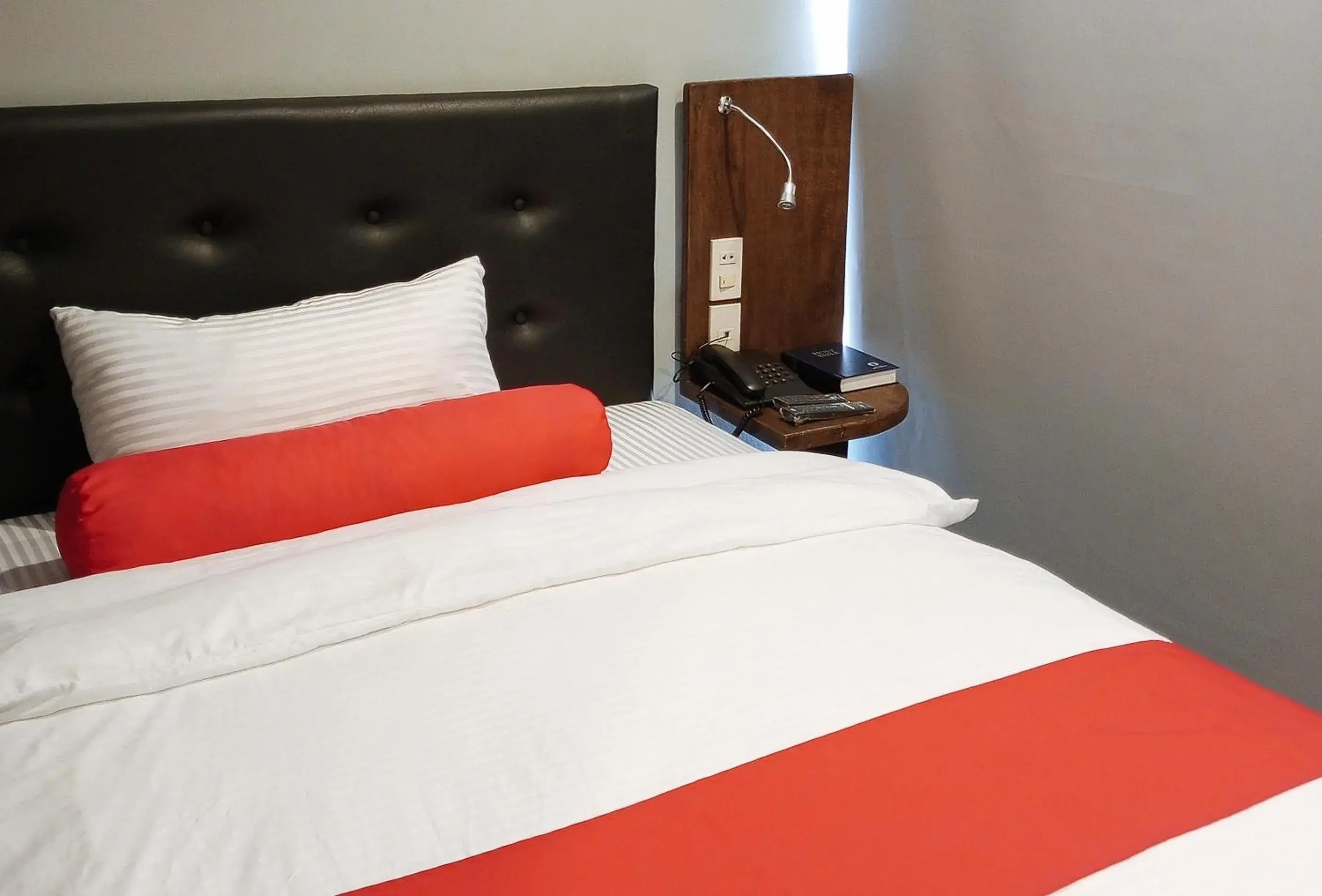 Single Room - single occupancy in Central District Hotel Davao Single Room - single occupancy in Central District Hotel Davao