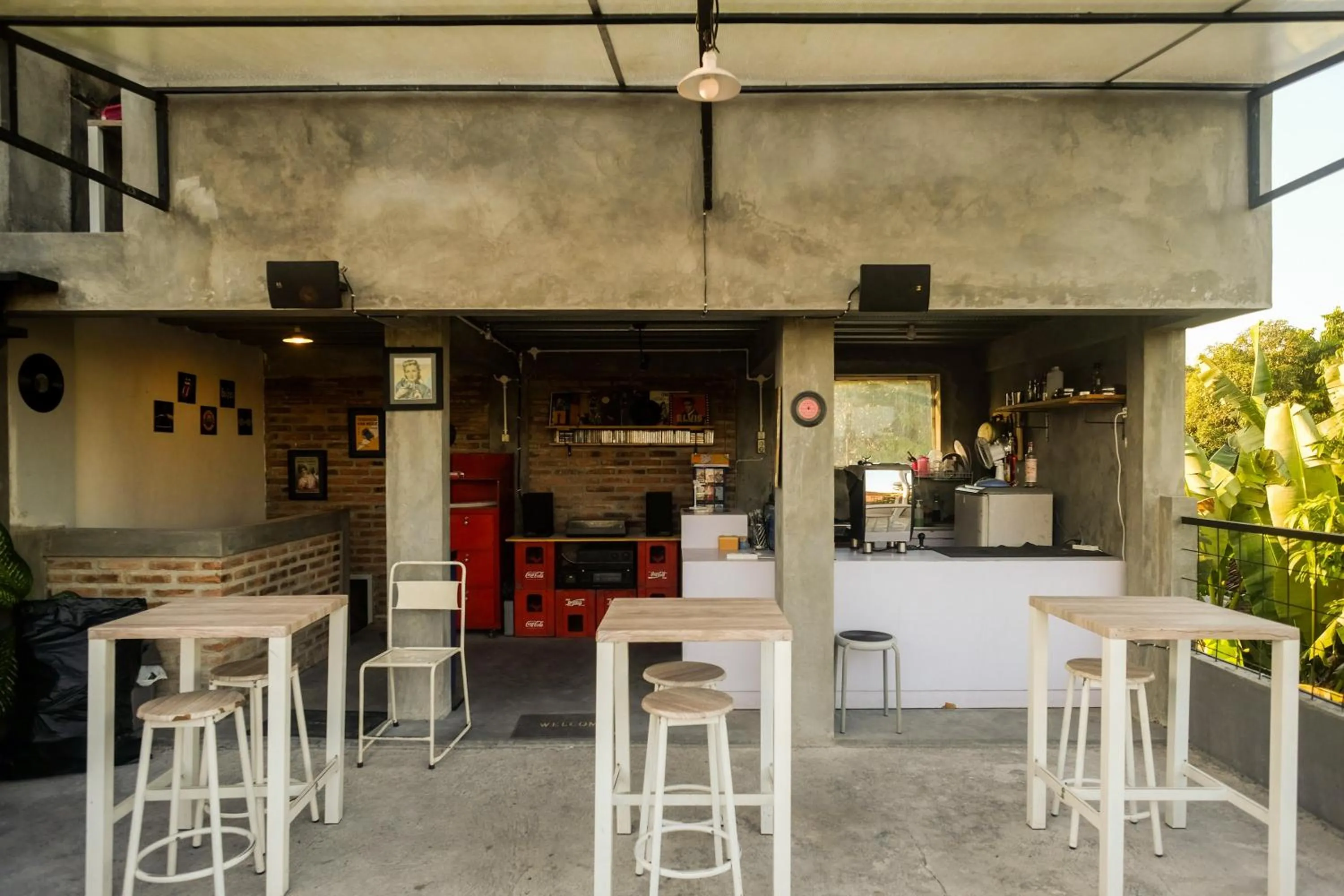 Restaurant/places to eat in RedDoorz @ Jalan Ringroad Selatan 2