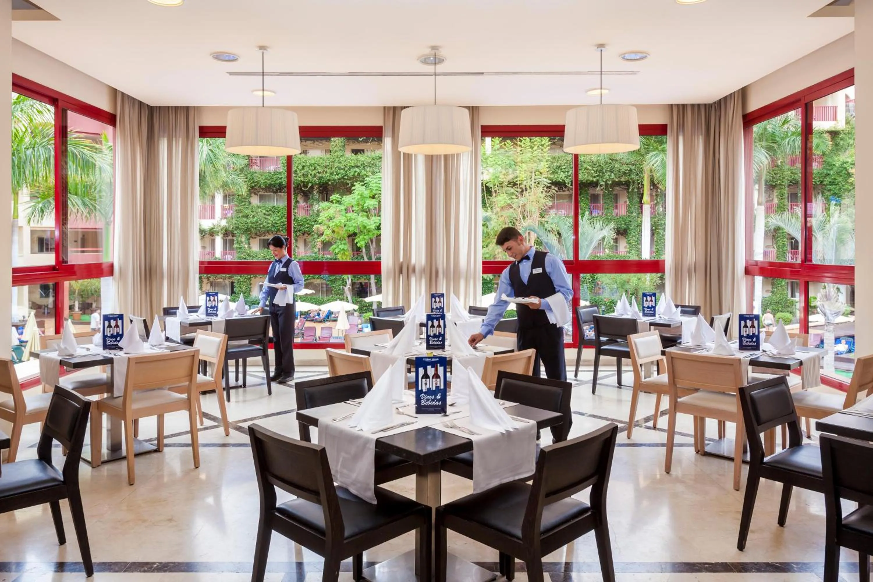 Restaurant/places to eat in Hotel Best Jacaranda