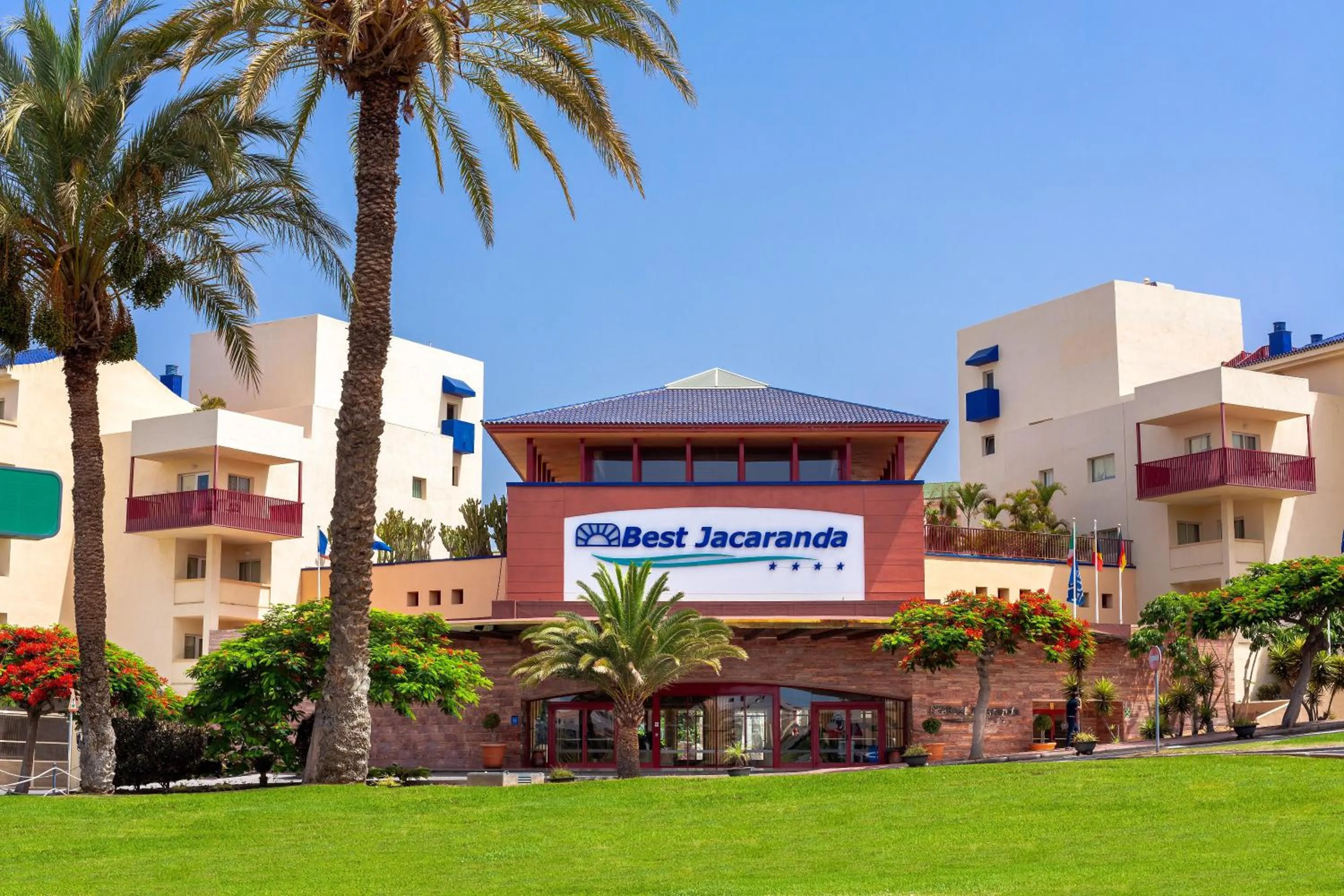 Property building in Hotel Best Jacaranda