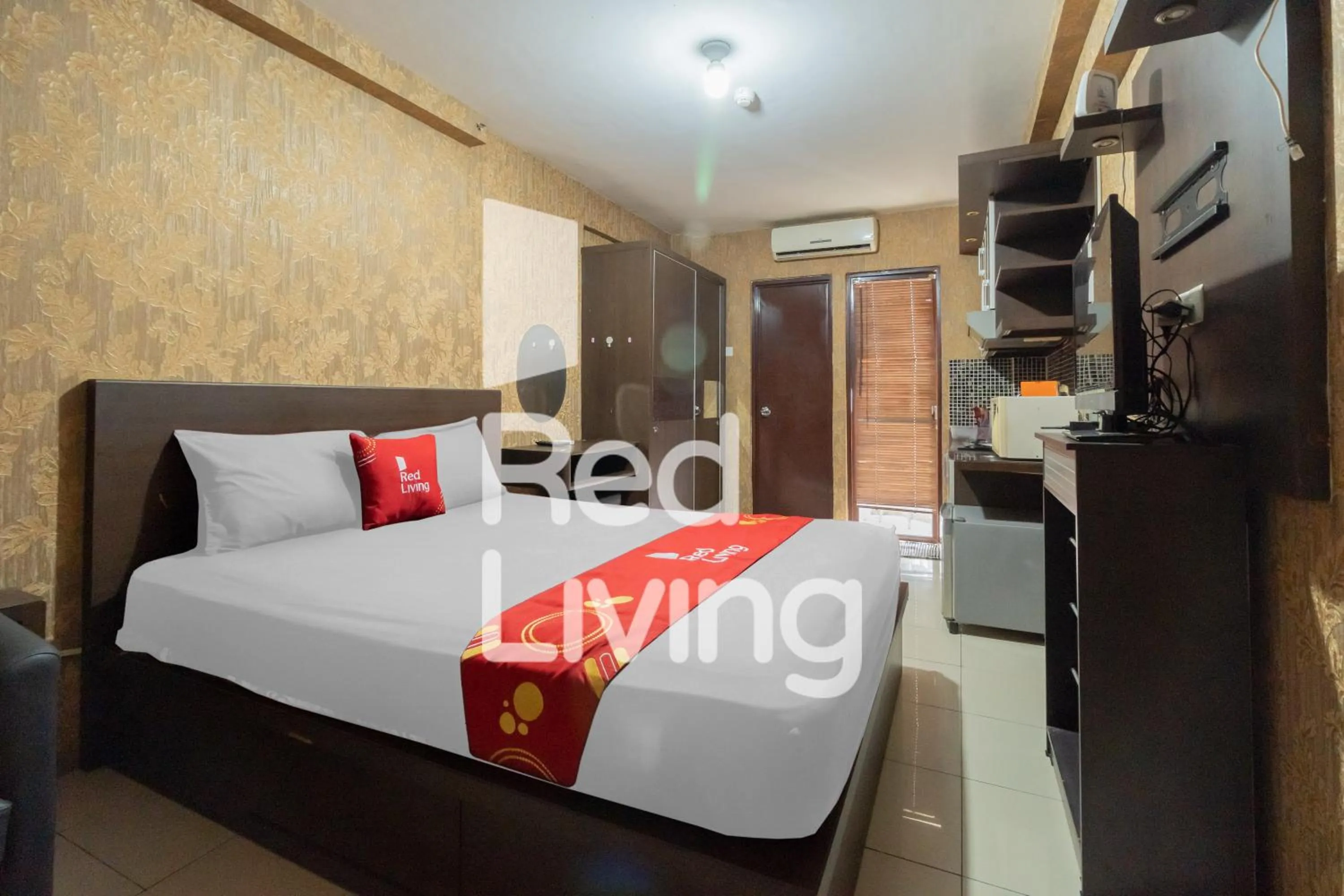 Bedroom, Bed in RedLiving Apartemen Kalibata City - SAG Property Tower Kemuning