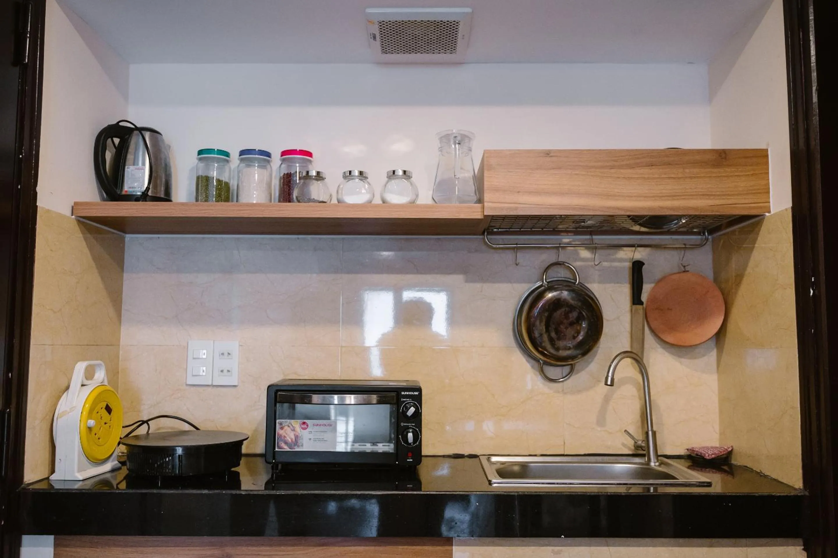 Coffee/tea facilities in NALINI Hotel & Apartment