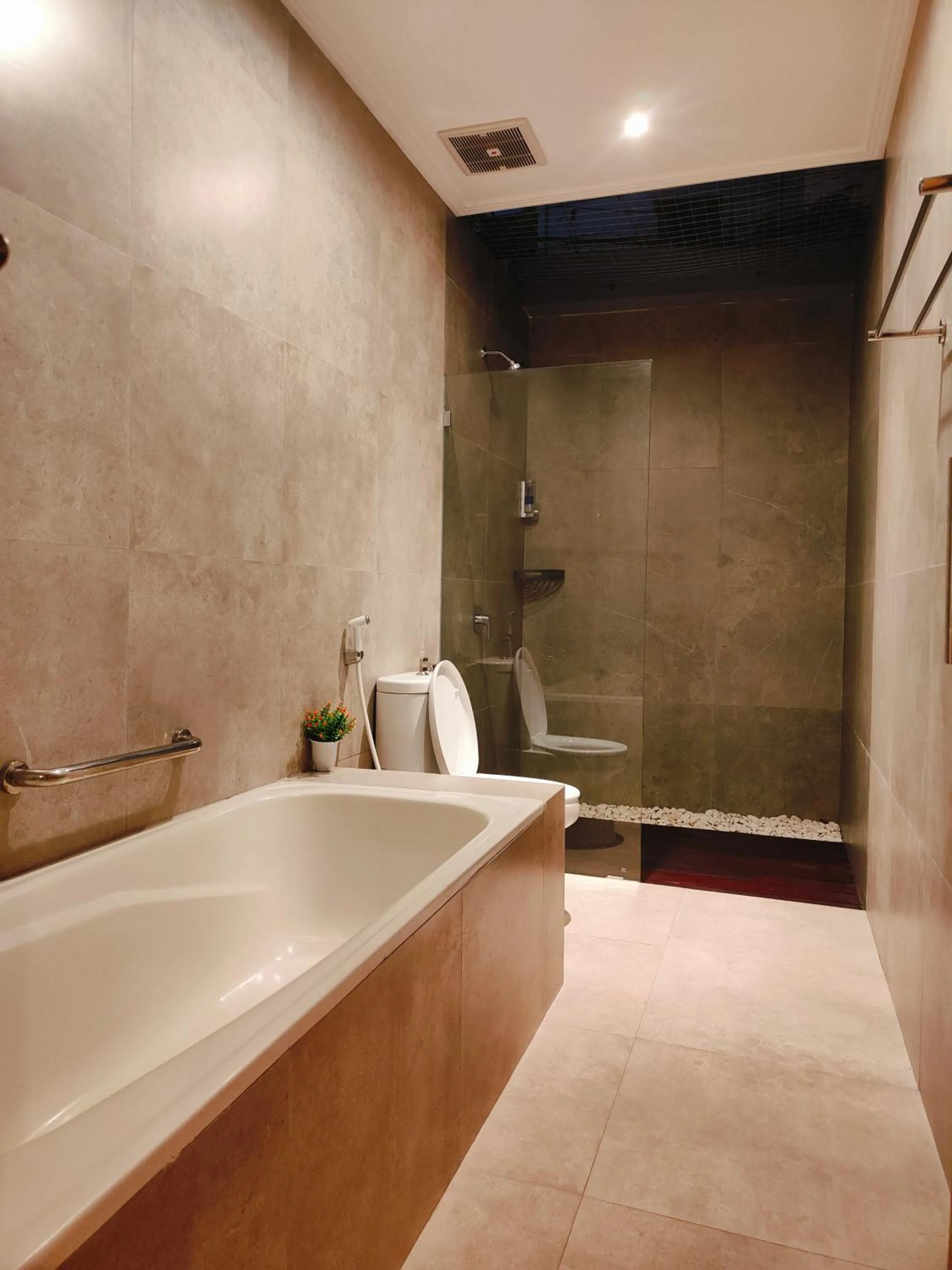 Shower in Rabasta Enjoy Kuta