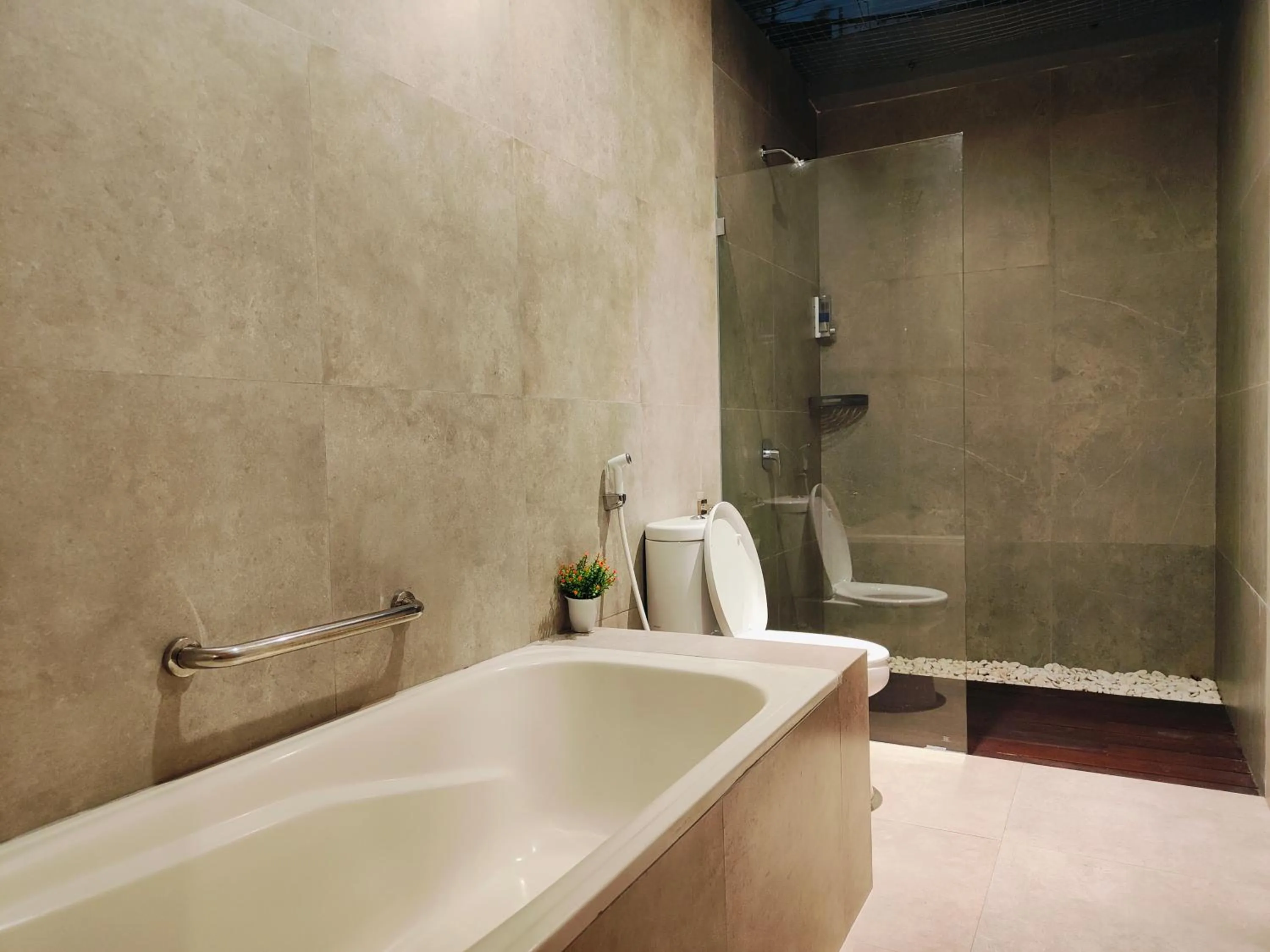 Shower in Rabasta Enjoy Kuta