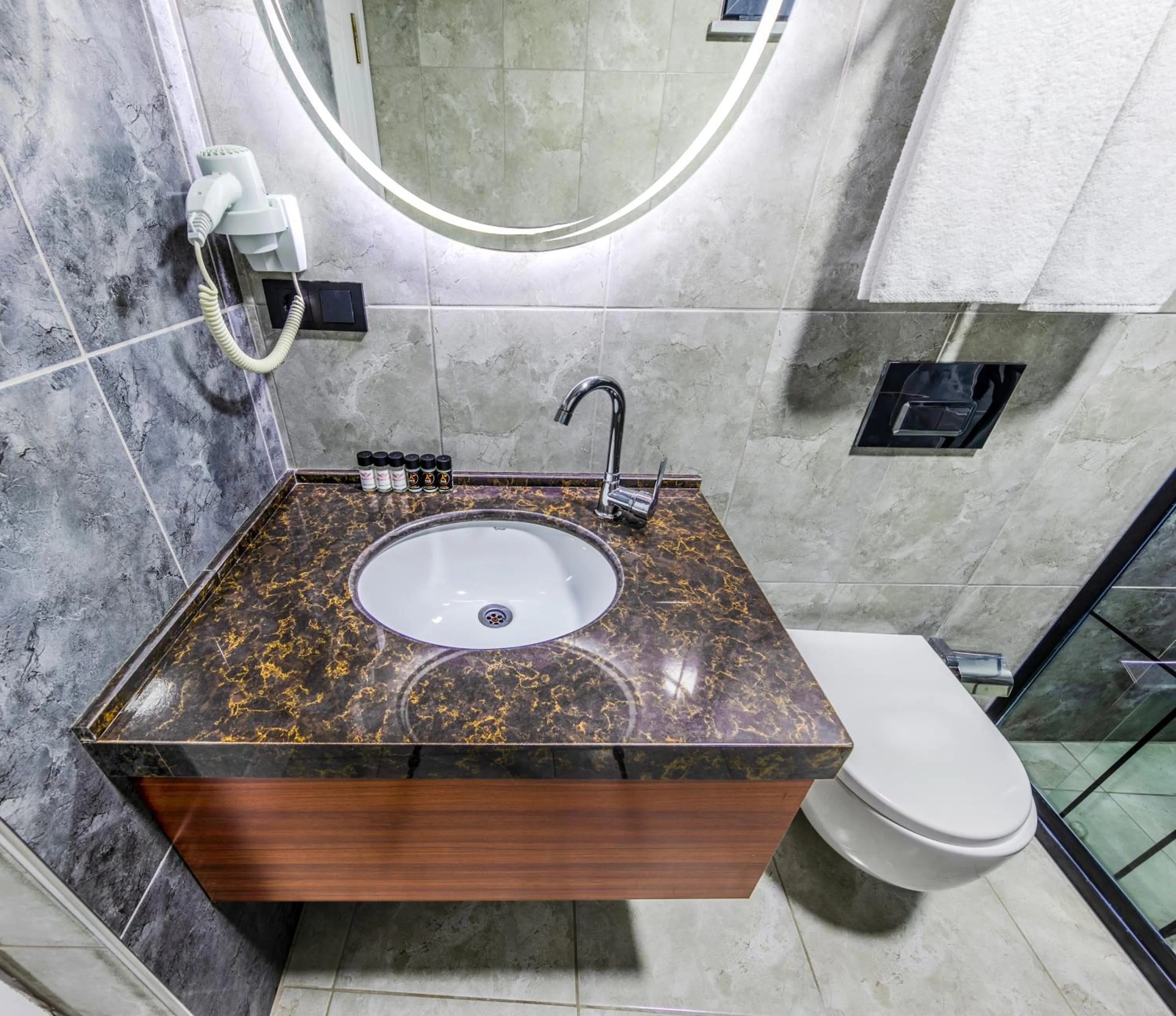 Shower in Med Life Hotel İstanbul Airport