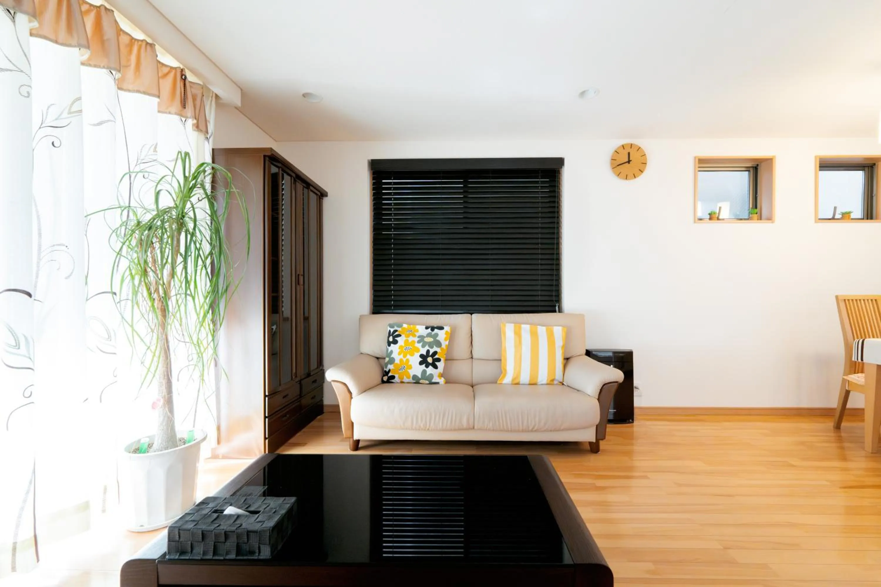 Living room, Bed in Higashi Shinjuku Modern house