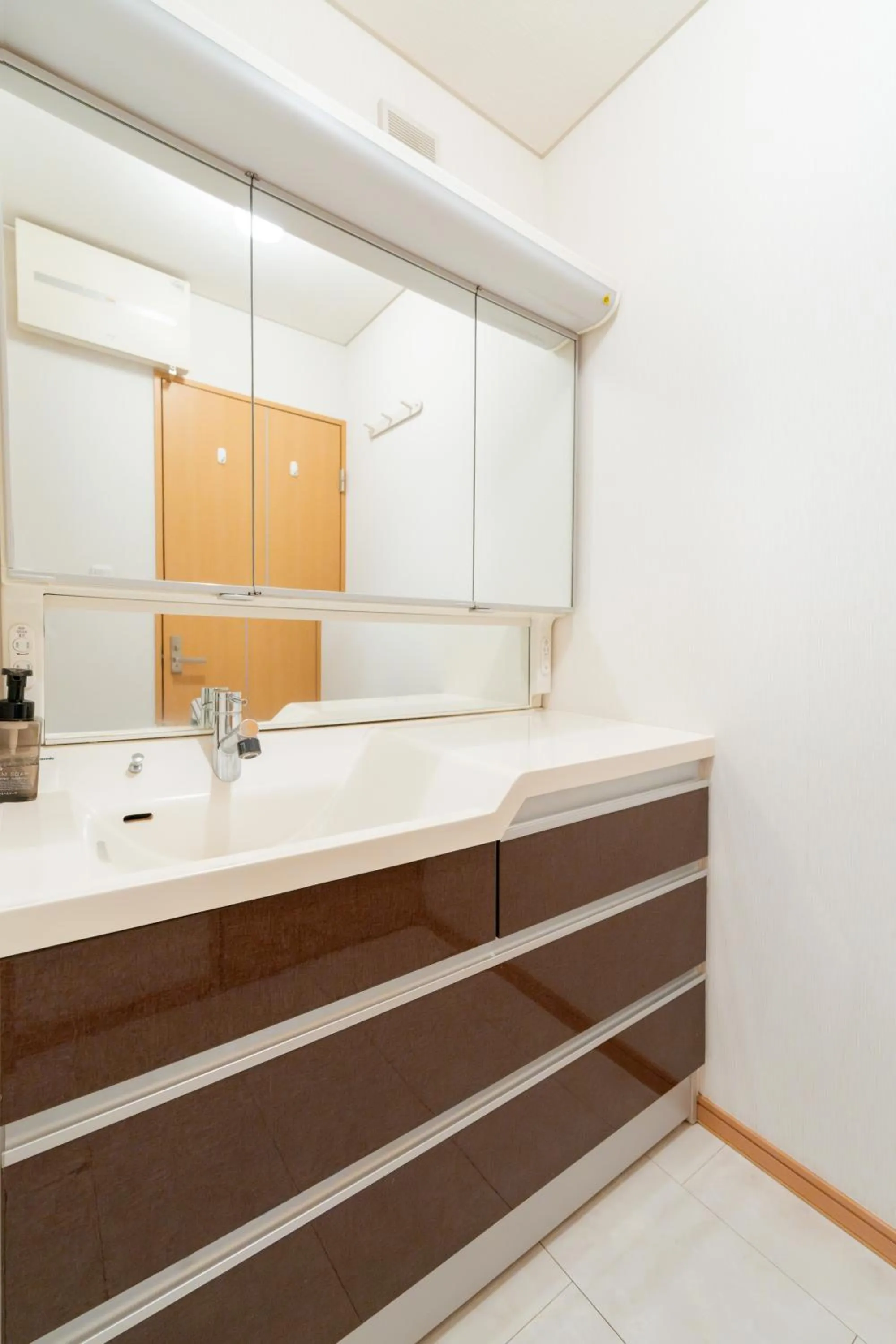 Bathroom in Higashi Shinjuku Modern house