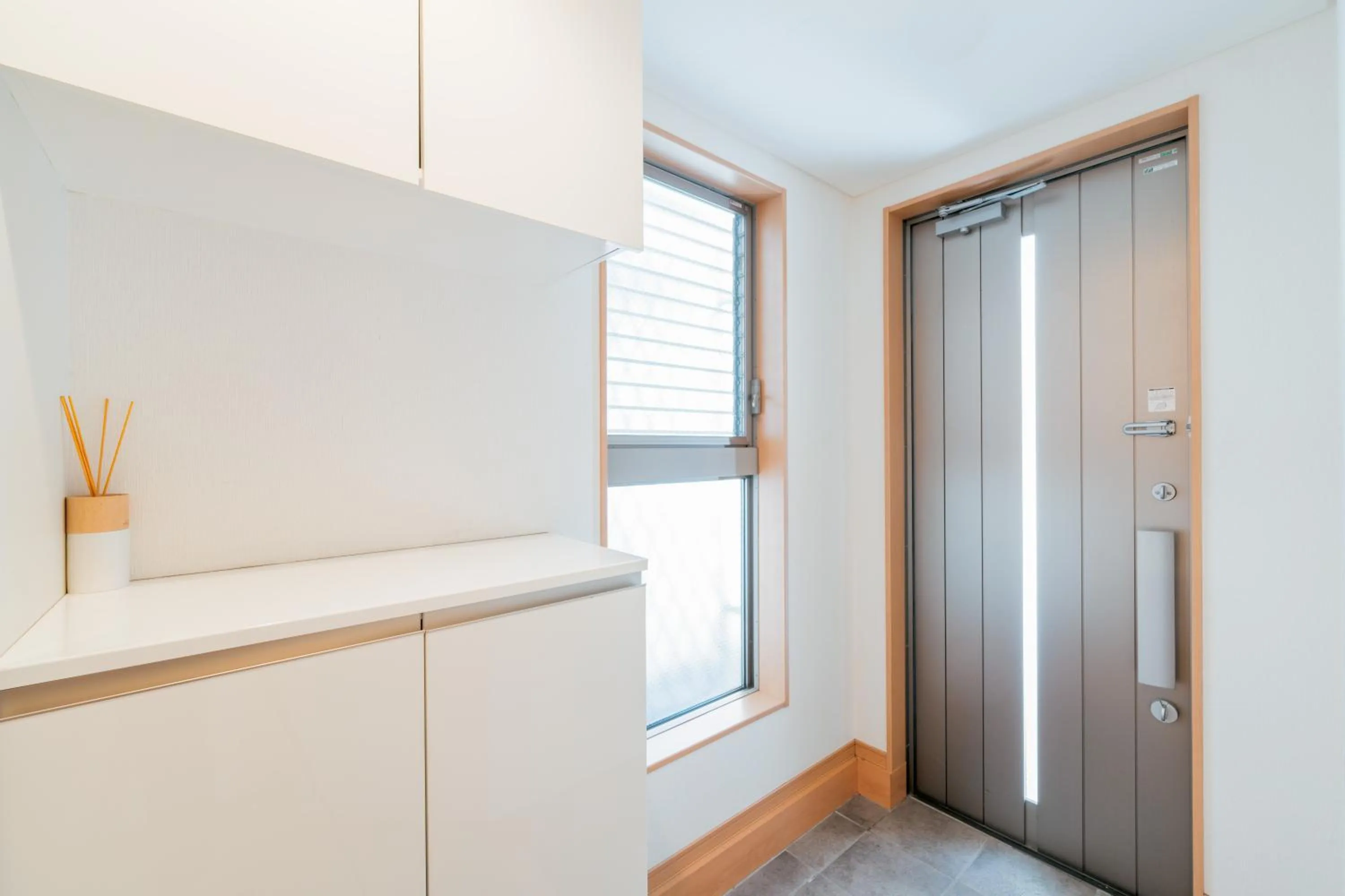 Facade/entrance in Higashi Shinjuku Modern house