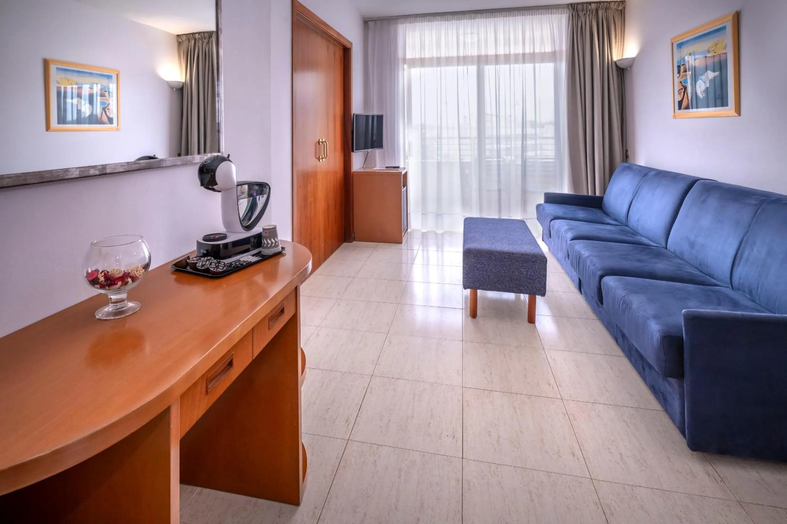 Photo of the whole room in 4R Gran Regina