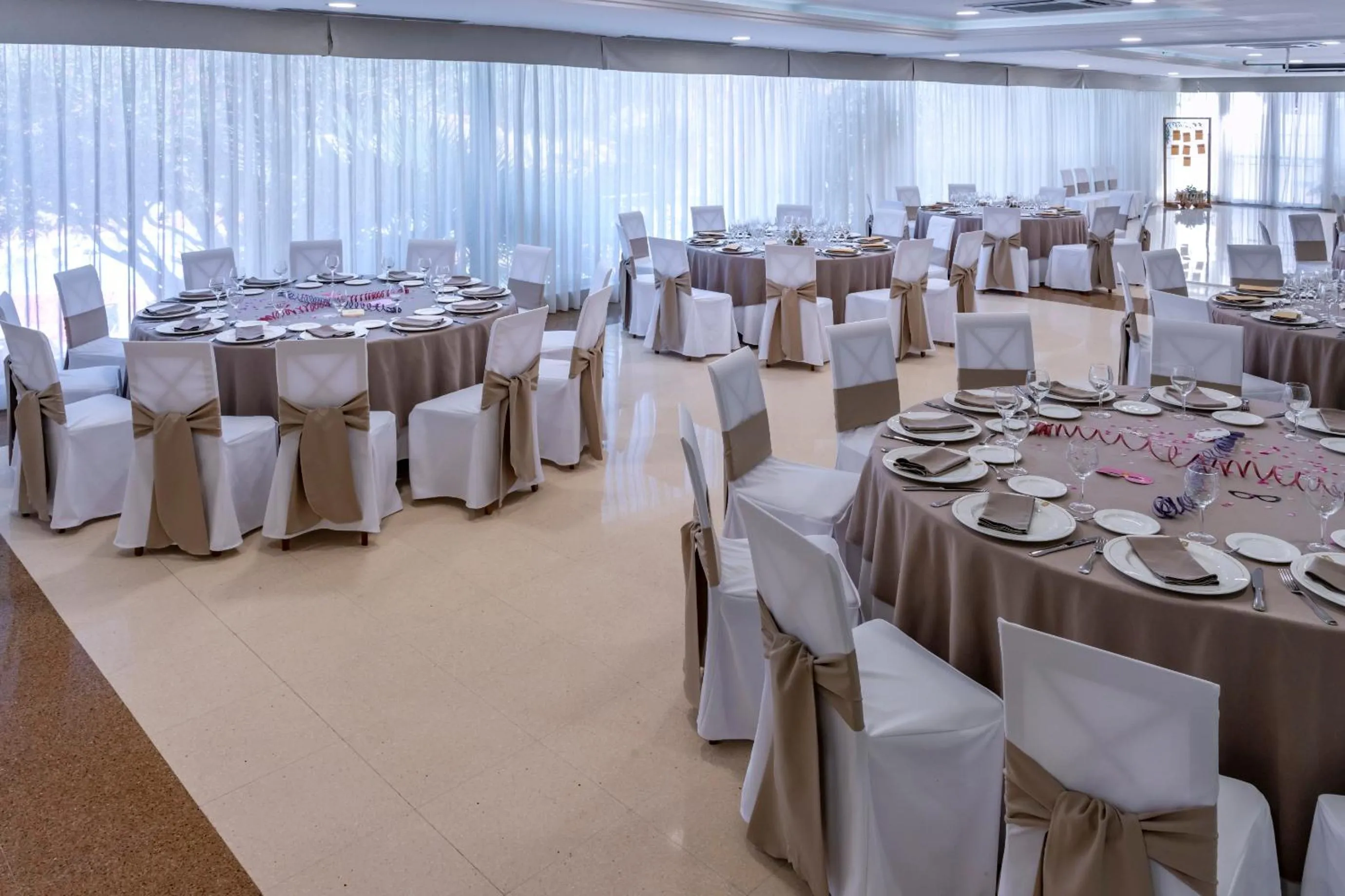 Restaurant/places to eat in 4R Gran Regina