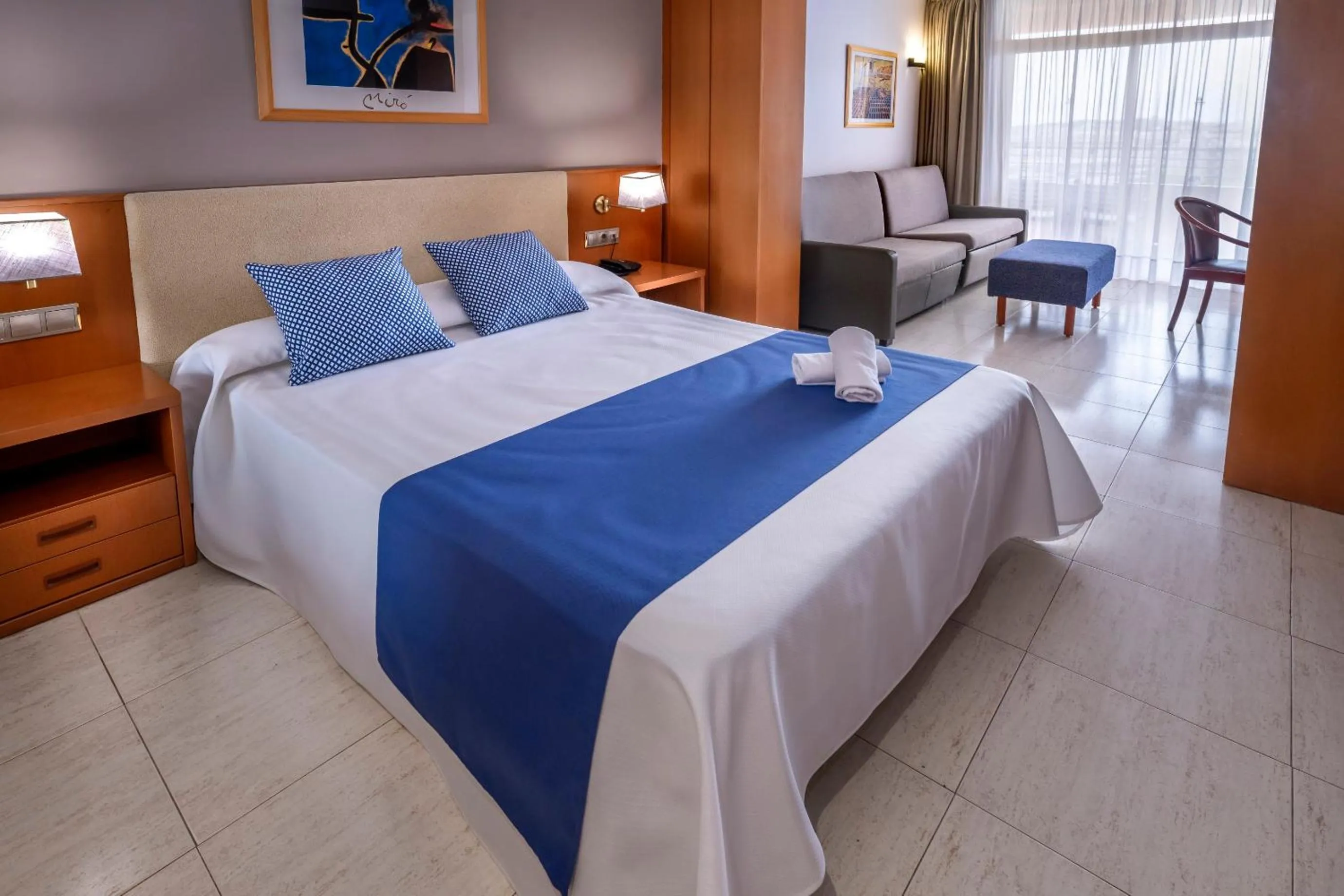 Photo of the whole room, Bed in 4R Gran Regina