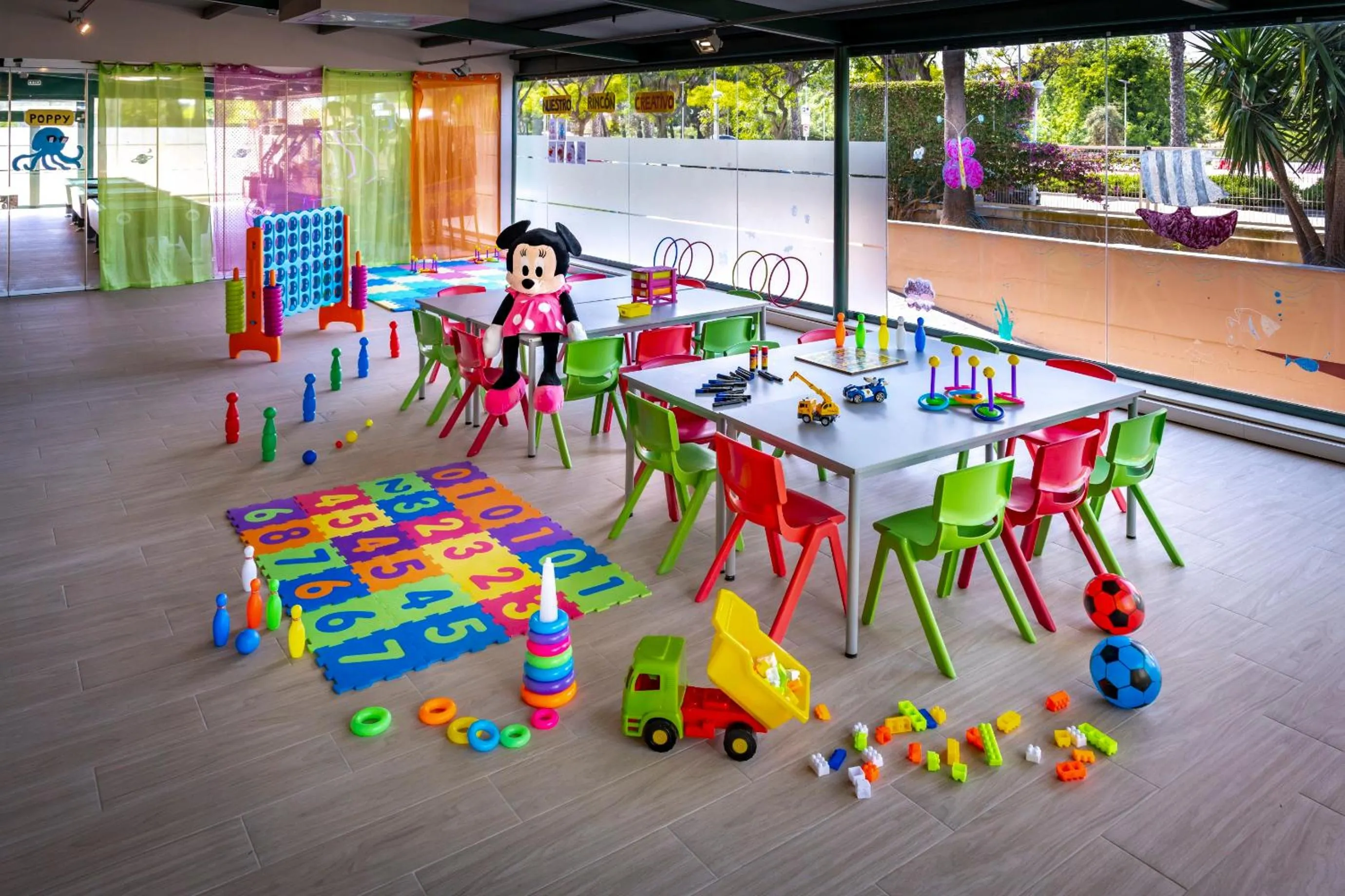 Game Room in 4R Gran Regina