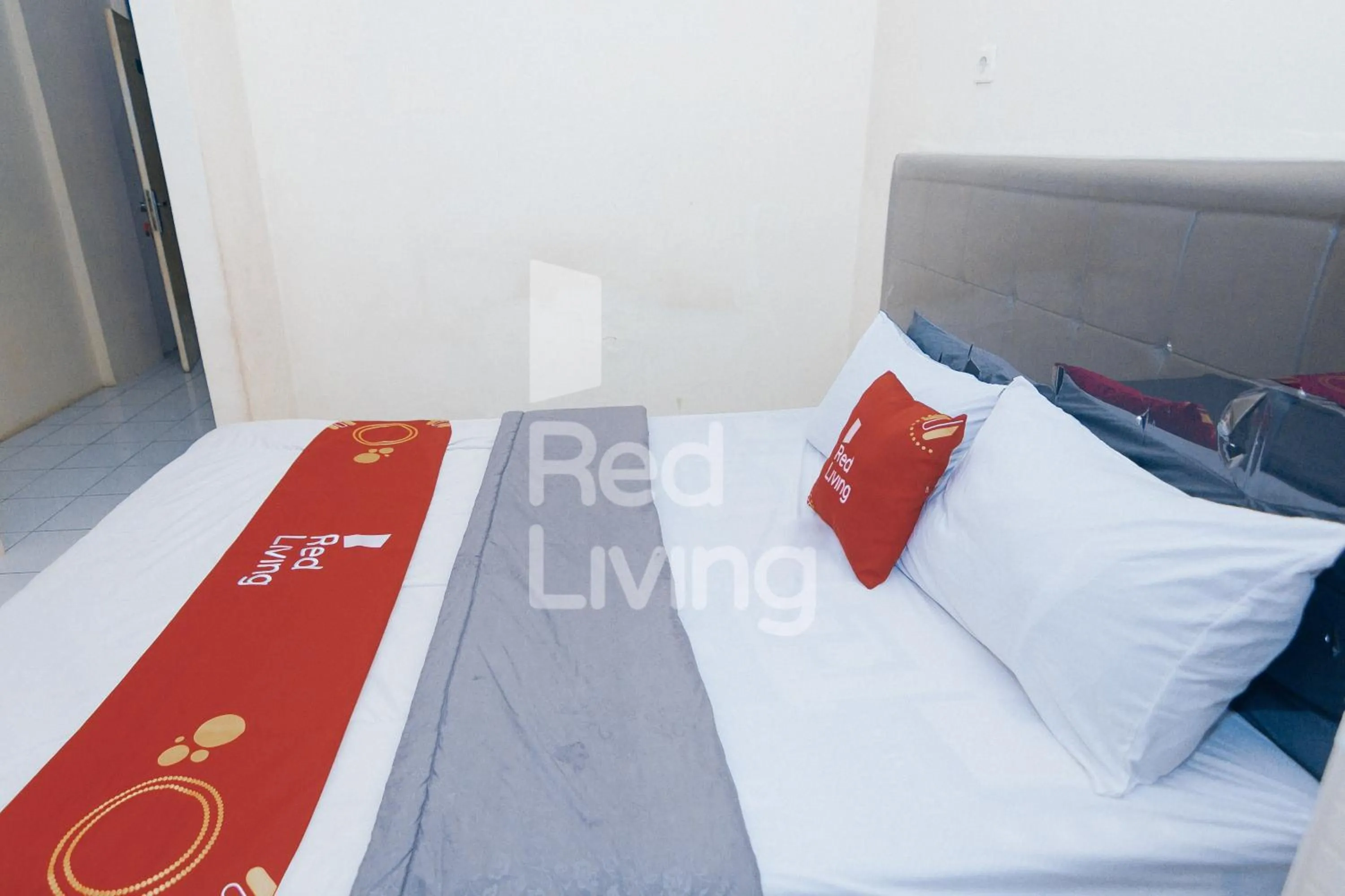 Bedroom, Bed in RedLiving Apartemen Emerald Hill - SR Rooms Tower Green