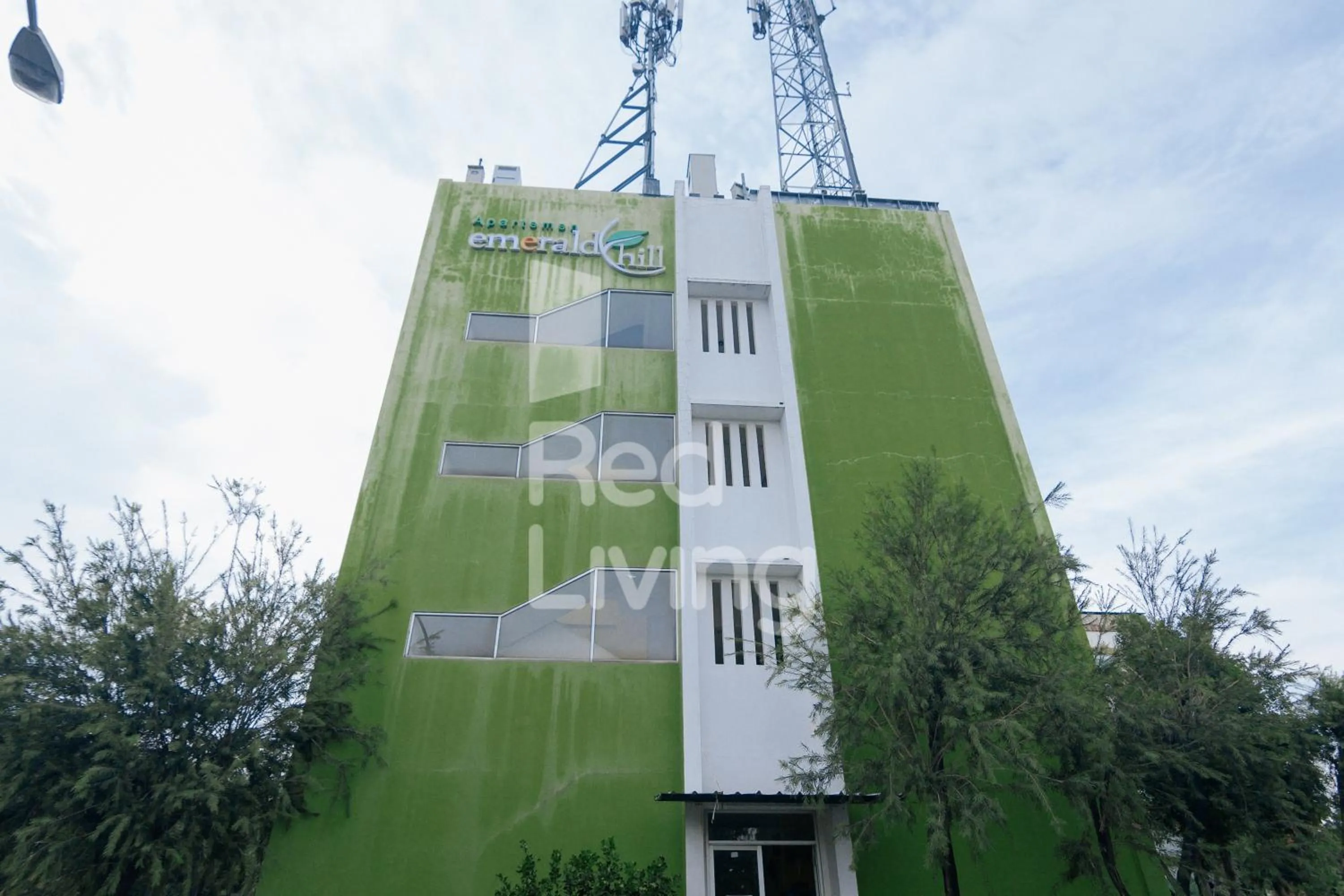 Property building in RedLiving Apartemen Emerald Hill - SR Rooms Tower Green