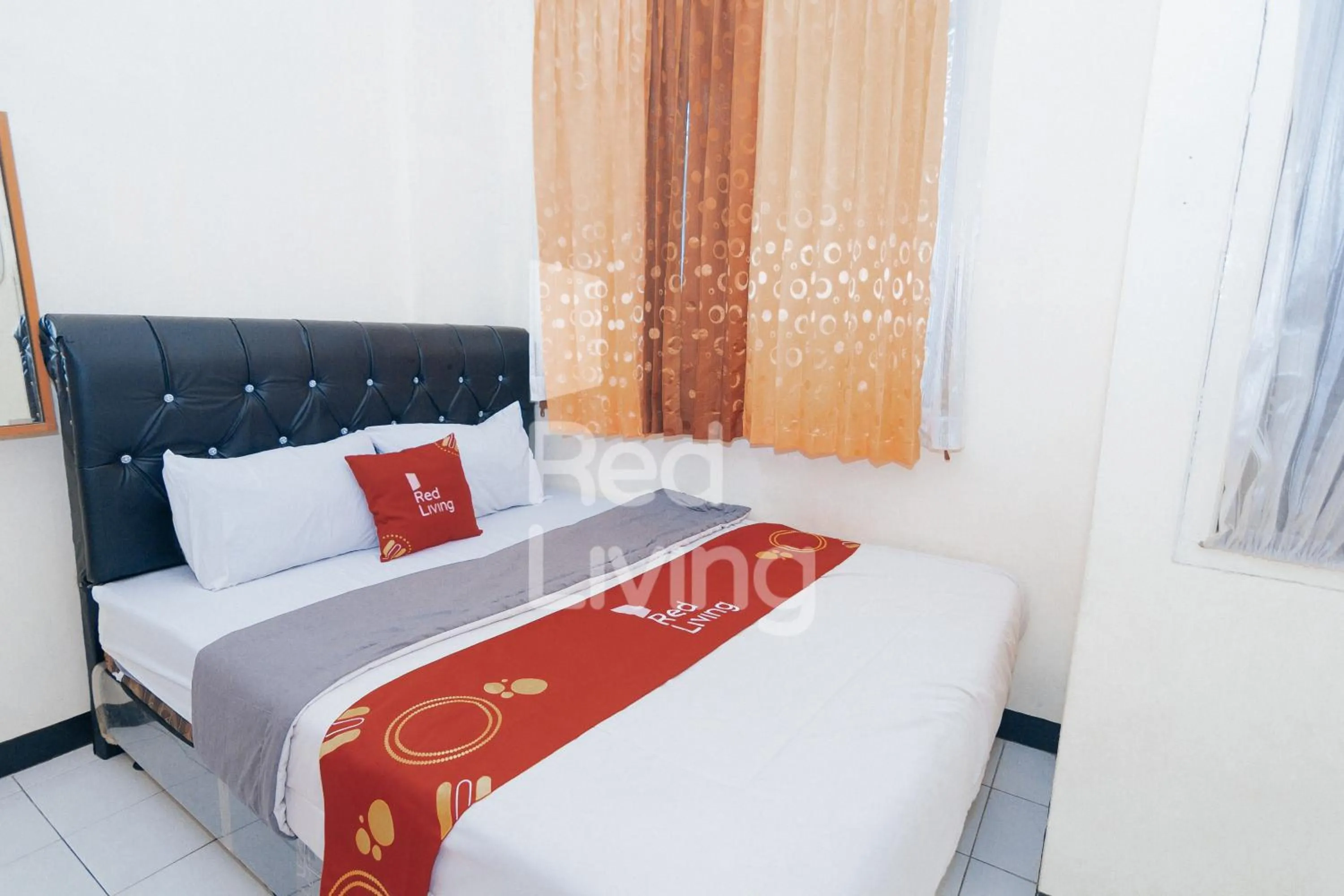 Bedroom, Bed in RedLiving Apartemen Emerald Hill - SR Rooms Tower Green