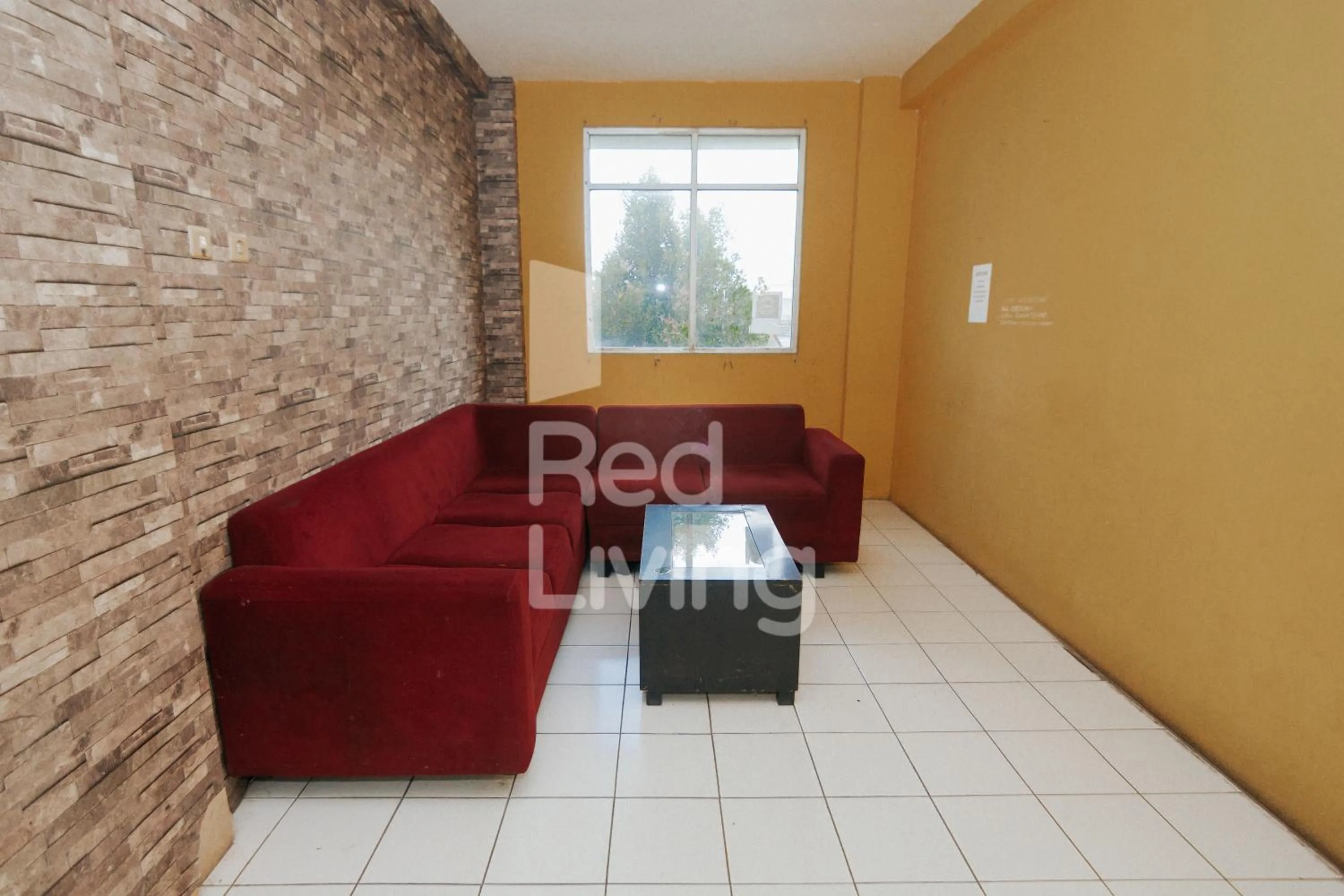 Living room in RedLiving Apartemen Emerald Hill - SR Rooms Tower Green