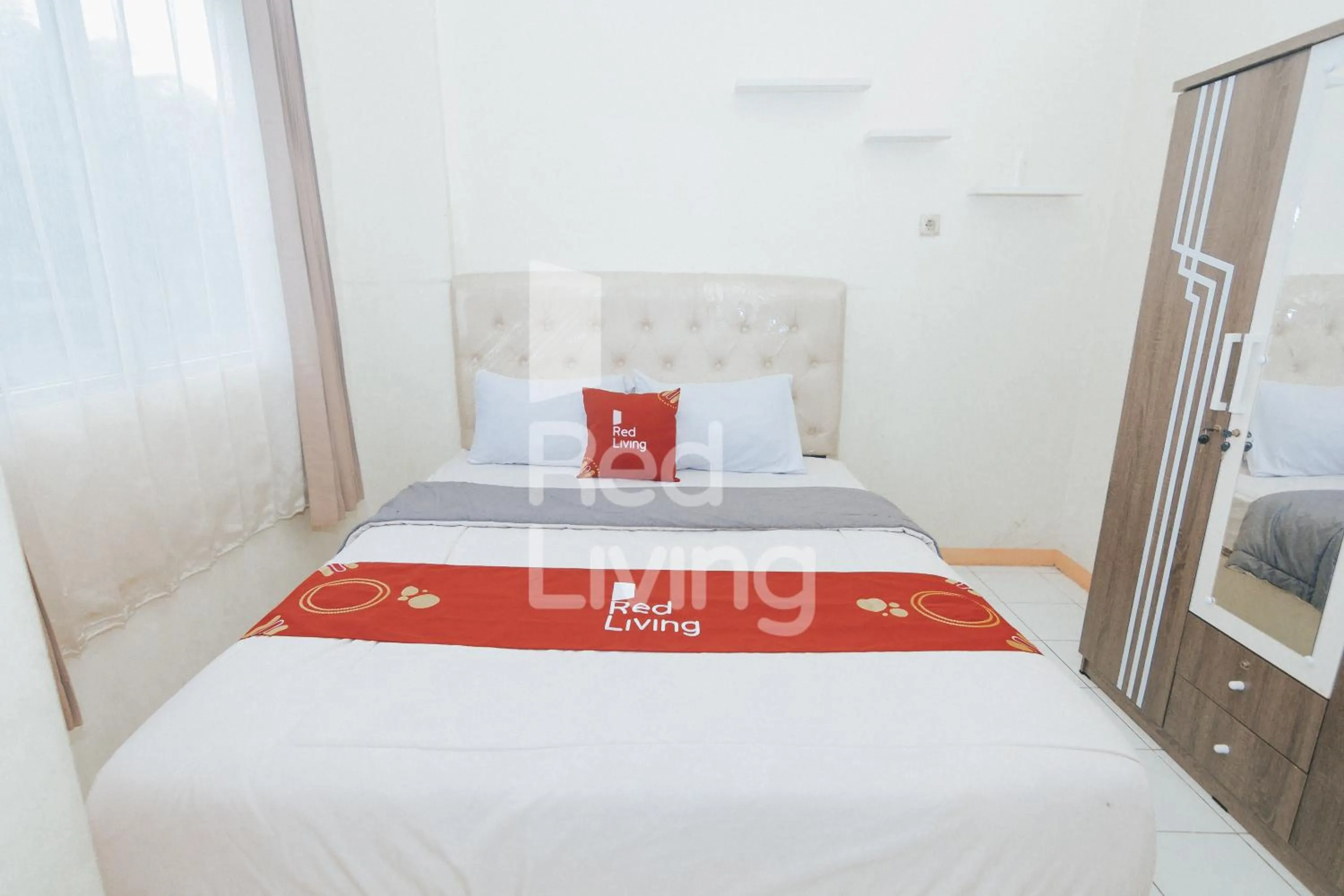 Bedroom, Bed in RedLiving Apartemen Emerald Hill - SR Rooms Tower Green