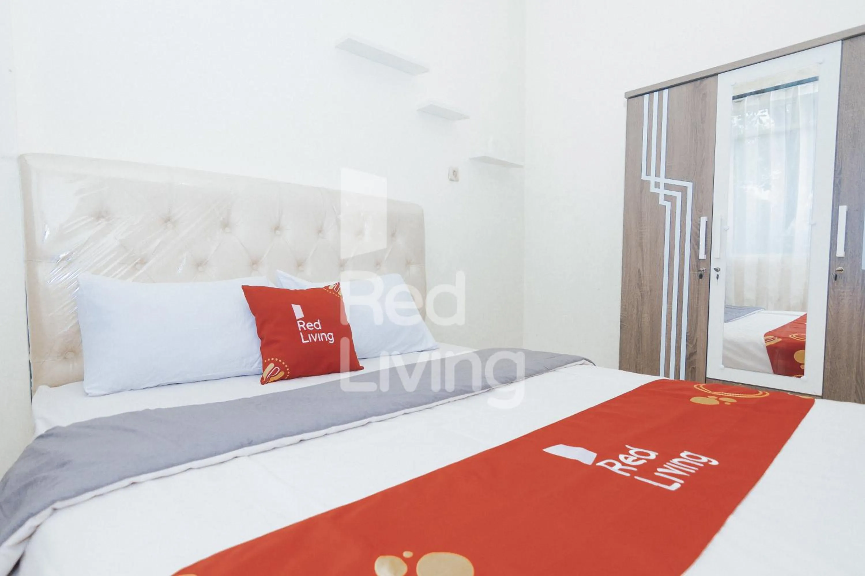 Bedroom, Bed in RedLiving Apartemen Emerald Hill - SR Rooms Tower Green