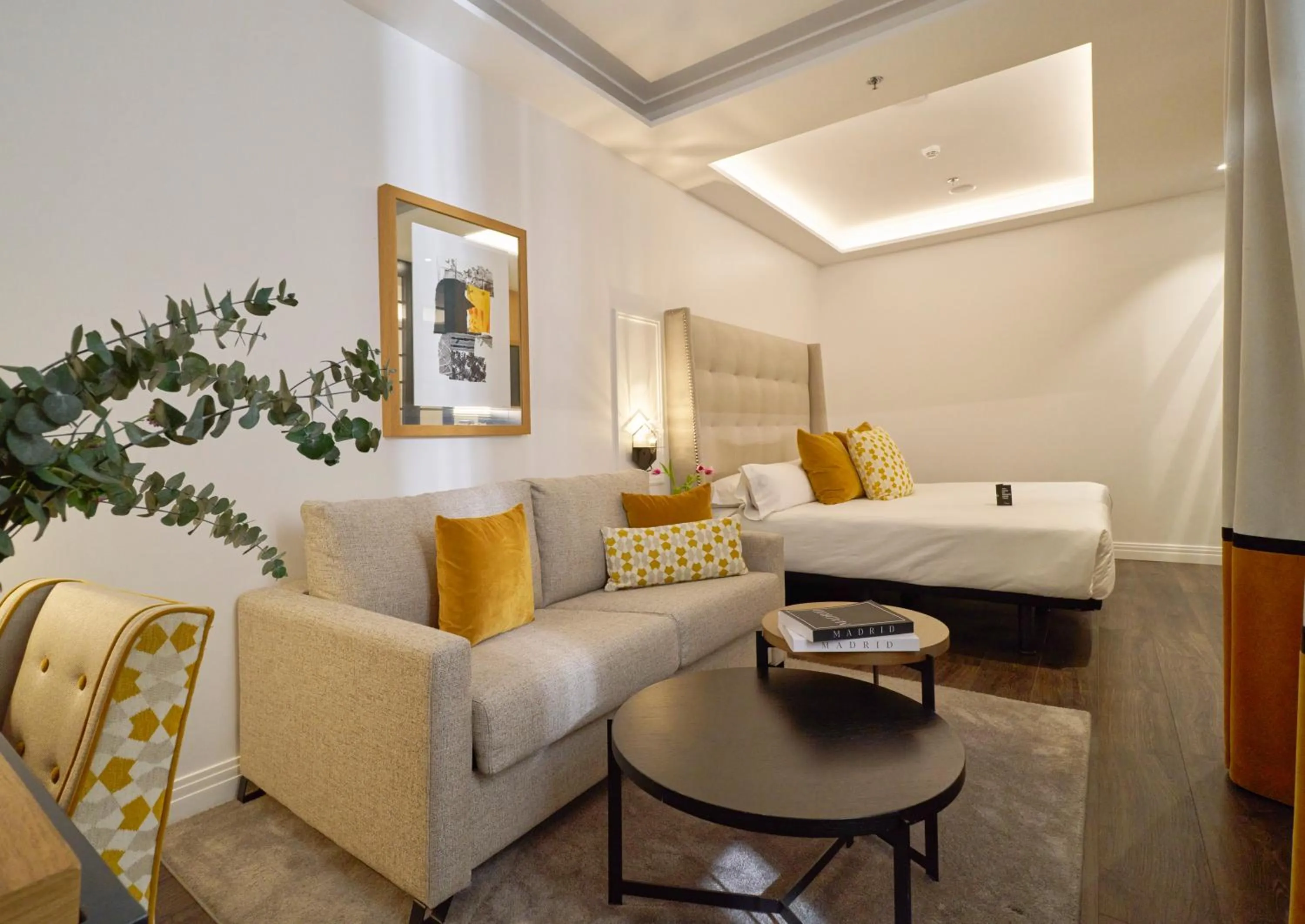 Photo of the whole room, Bed in Hotel Regina