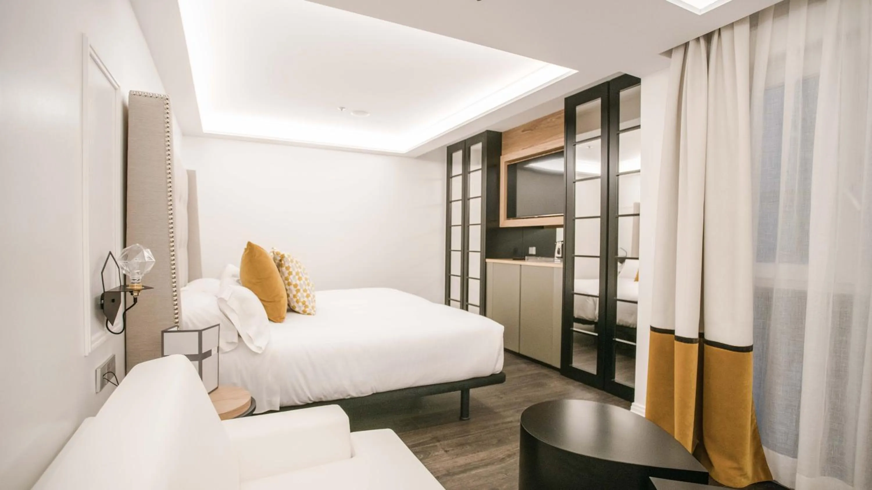 Bedroom, Bed in Hotel Regina