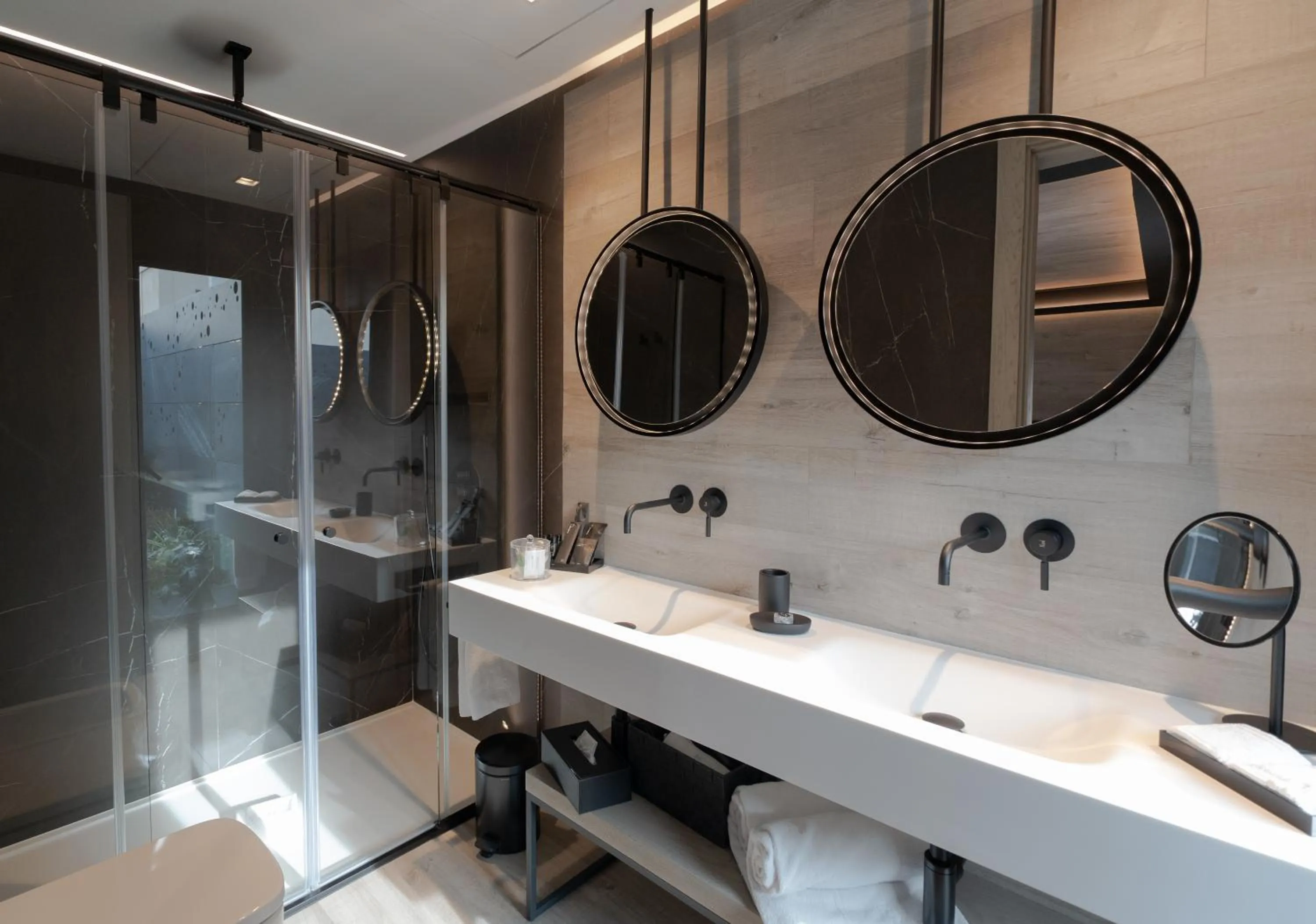 Shower in Hotel Regina