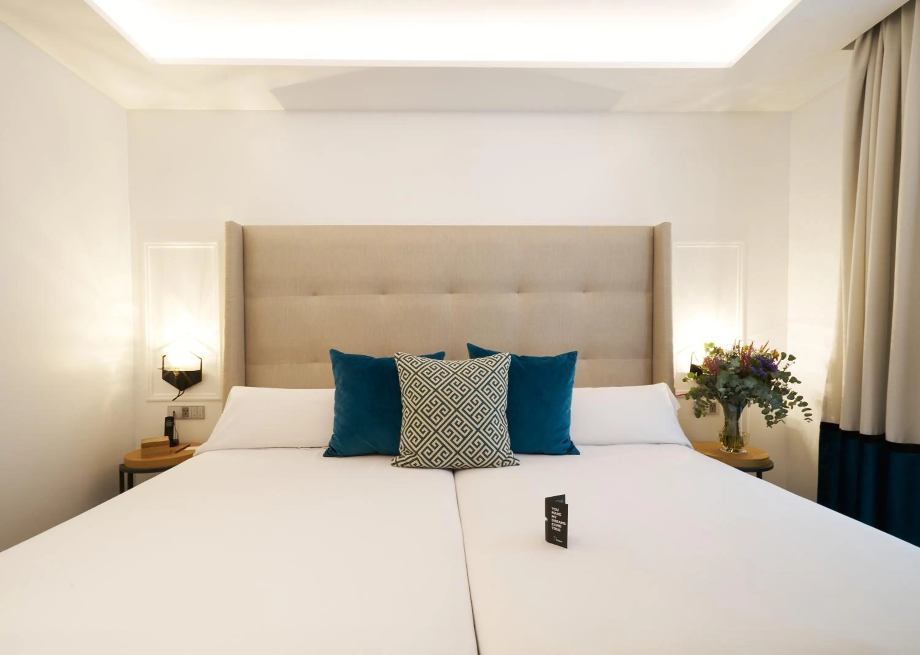 Bedroom, Bed in Hotel Regina