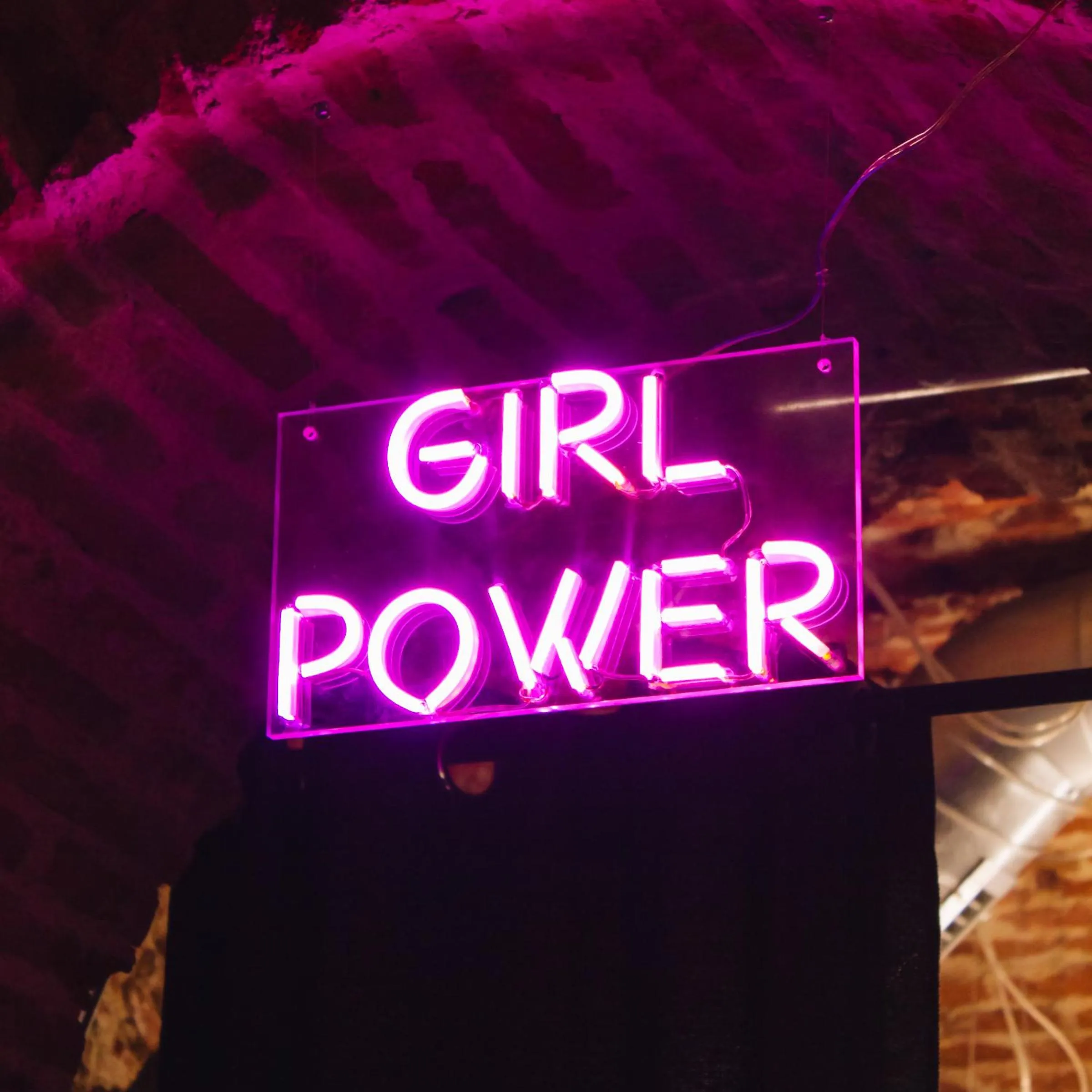 Text overlay in Hotel Regina