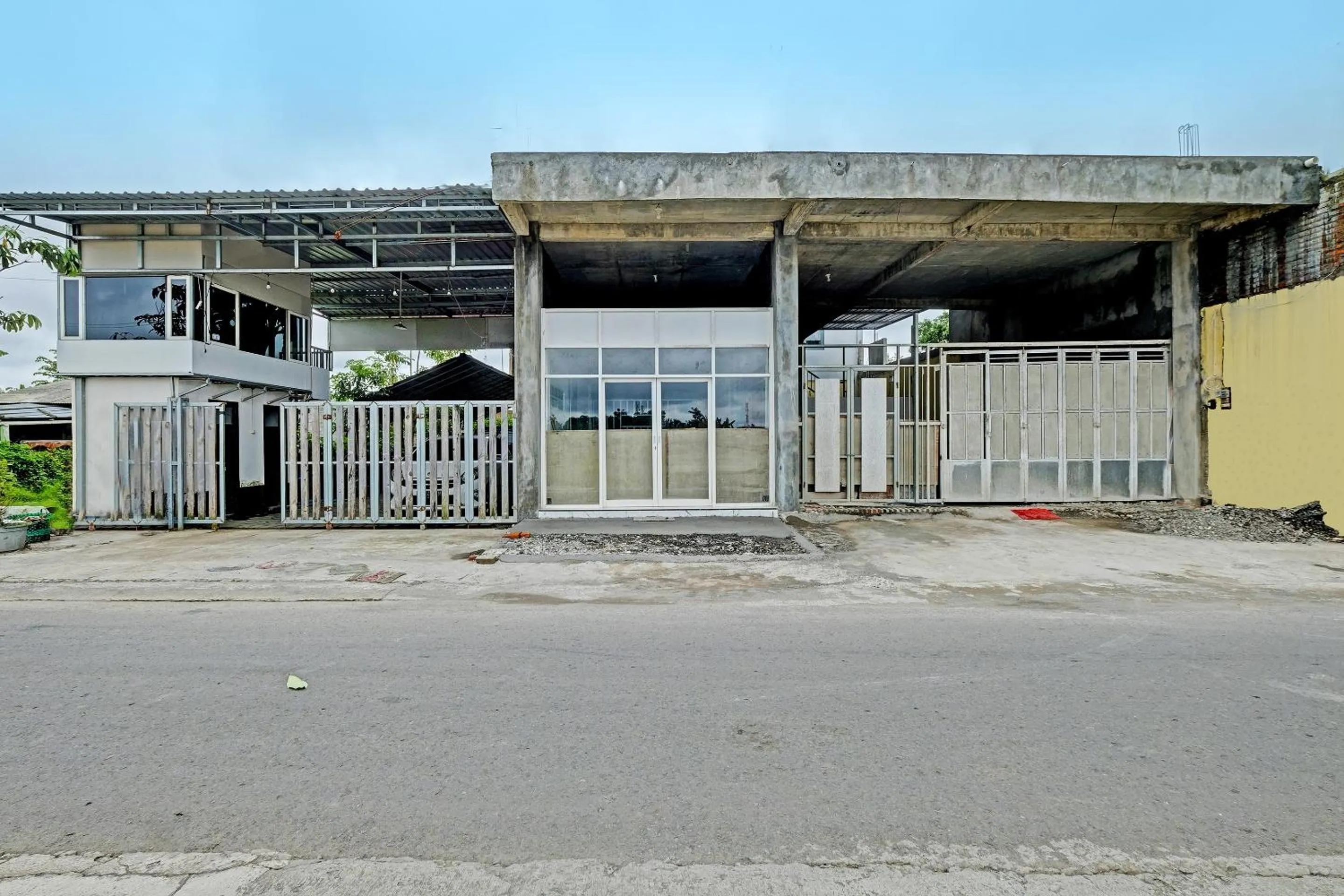 Facade/entrance in OYO 91987 Archery Residence Syariah