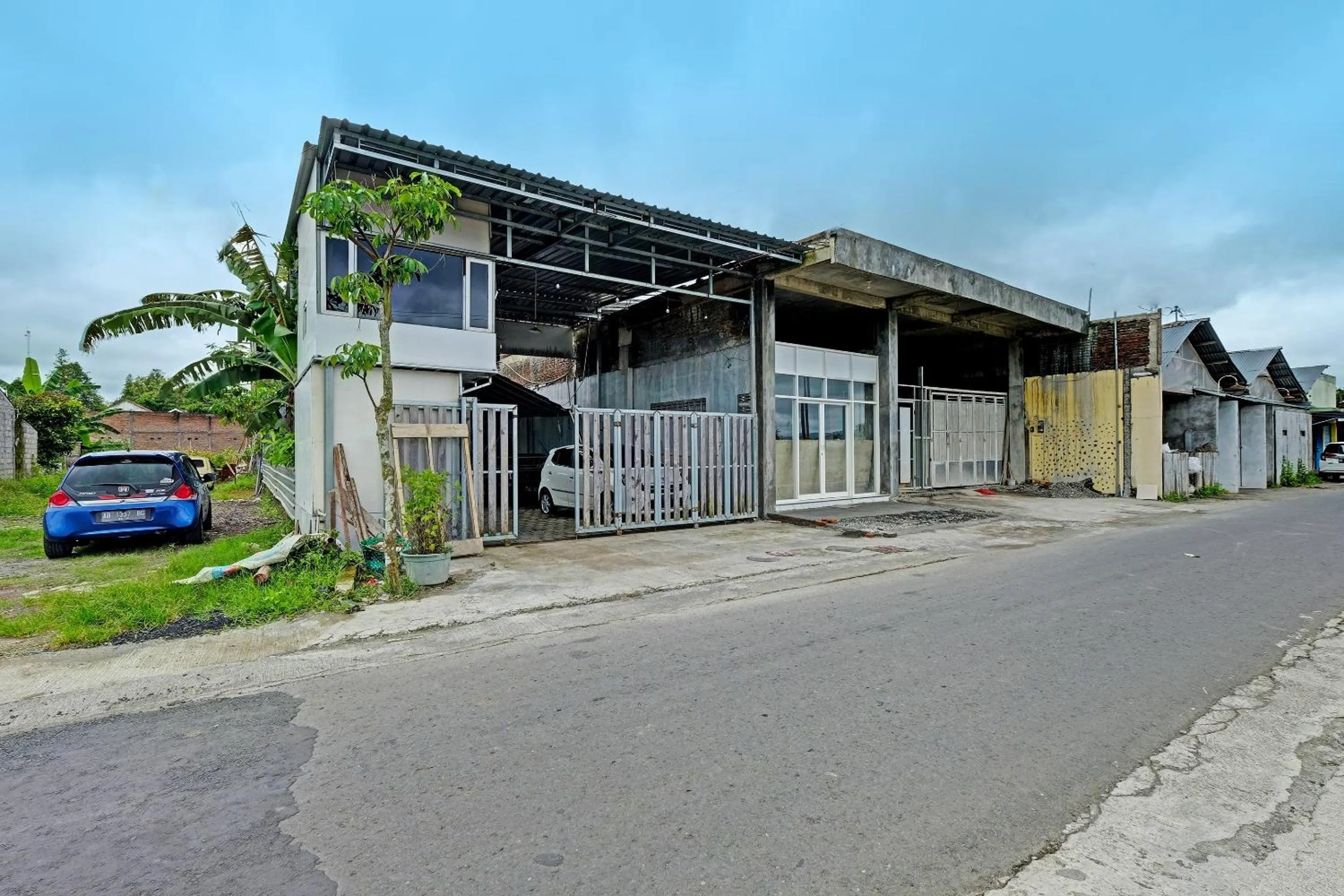 Facade/entrance in OYO 91987 Archery Residence Syariah