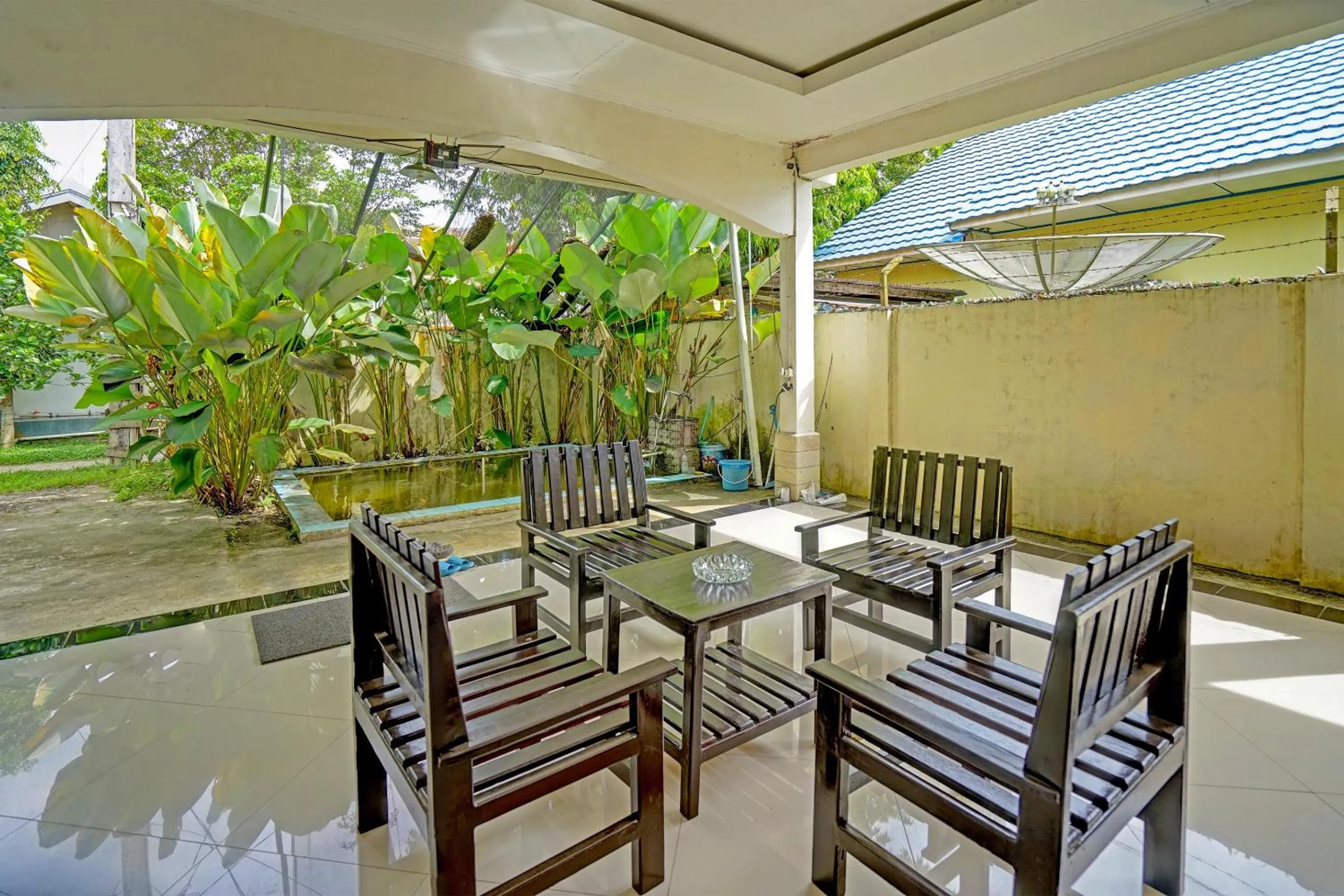 Lobby or reception in OYO Life 91984 Taufik Kost Syariah