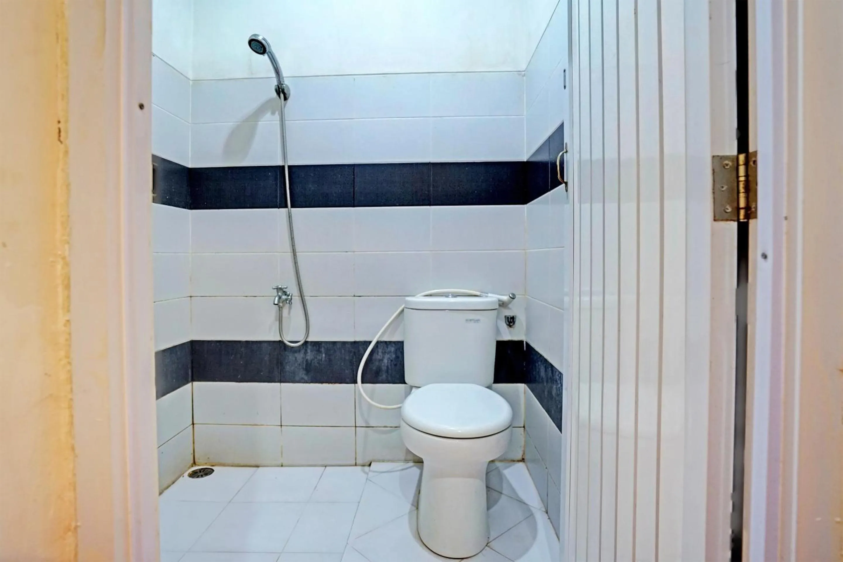 Bathroom in OYO Life 91989 K24 Residence Syariah