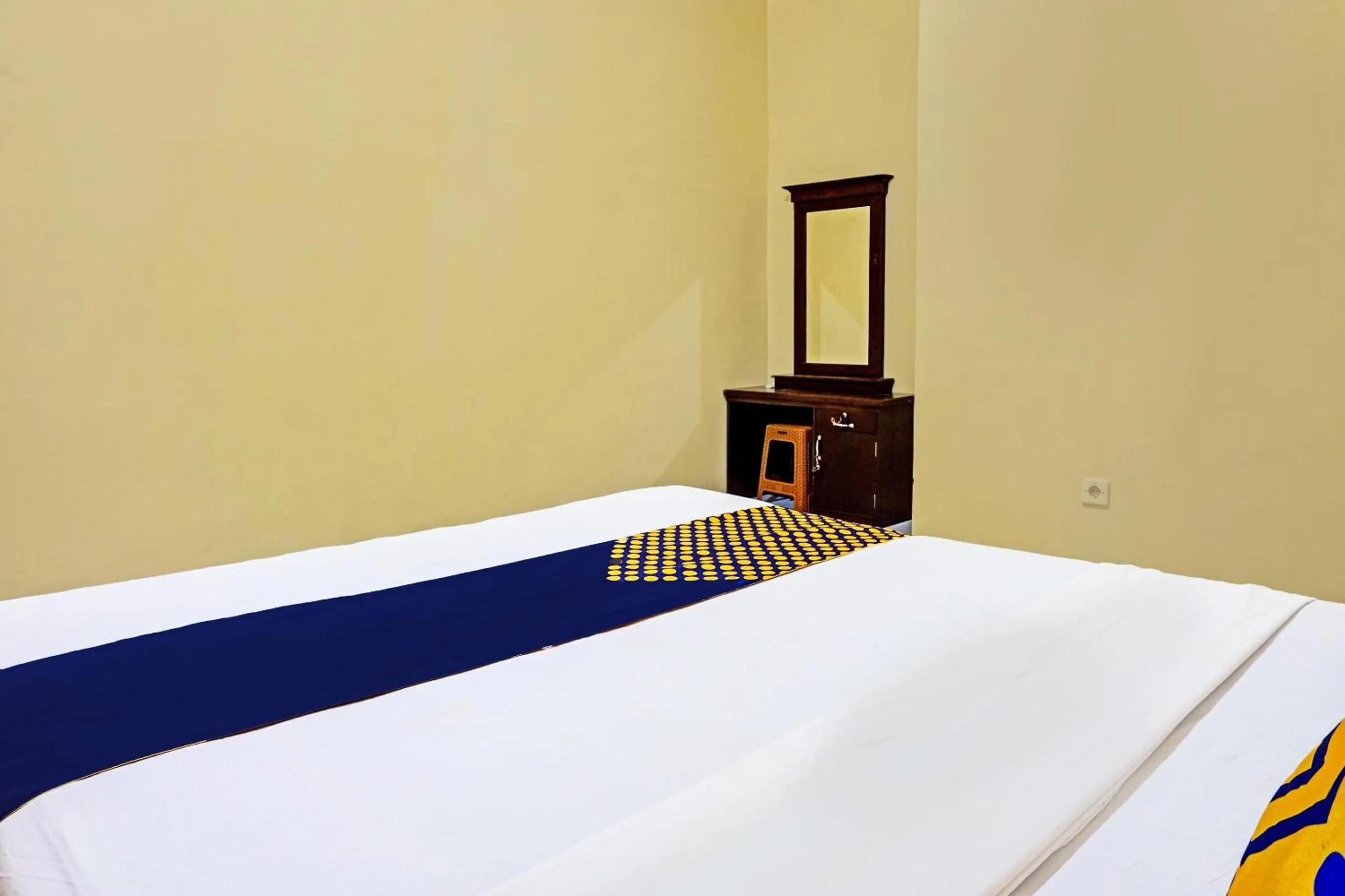 Bedroom, Bed in OYO Life 91988 Azka Homestay Klayar