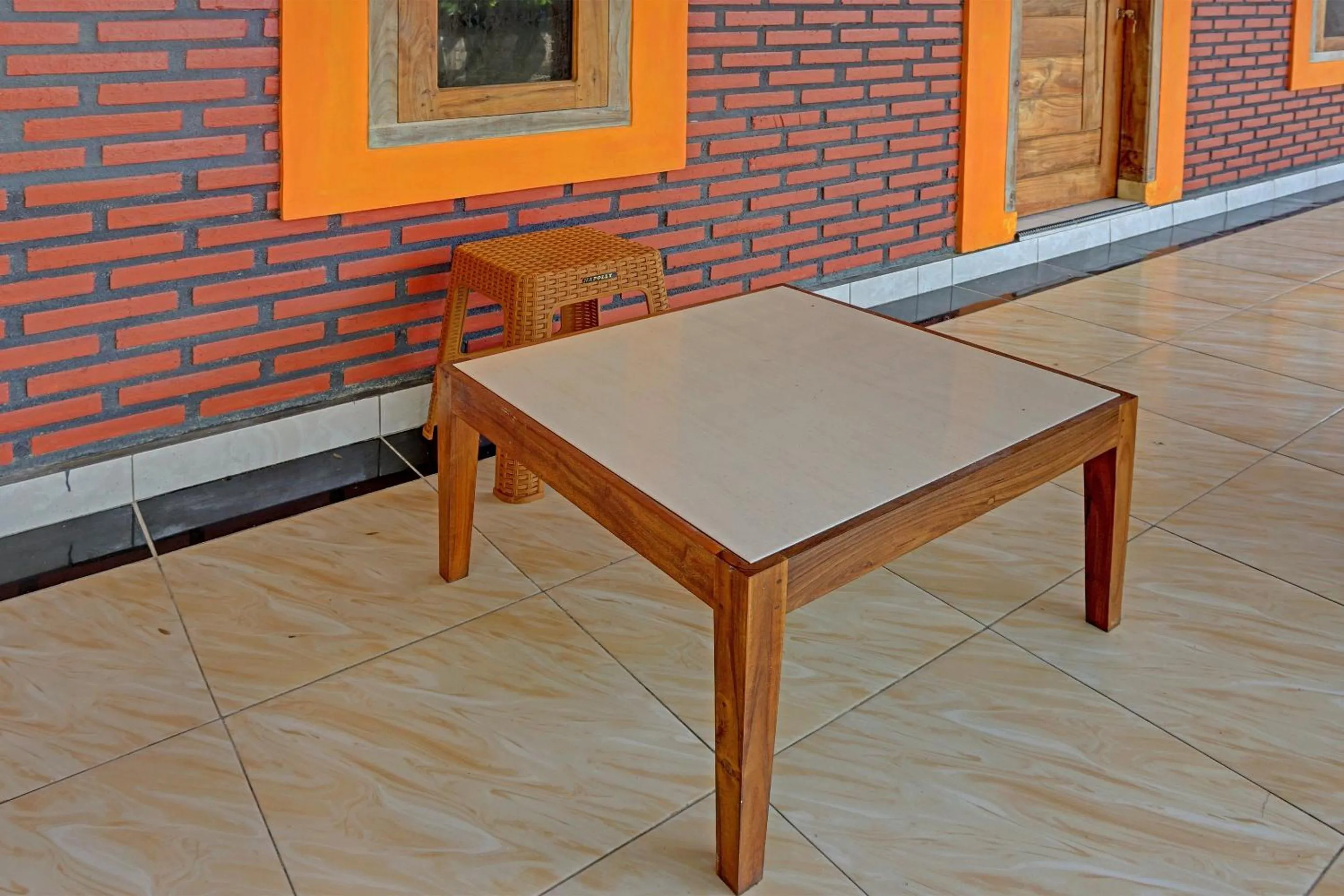 Lobby or reception in OYO Life 91988 Azka Homestay Klayar