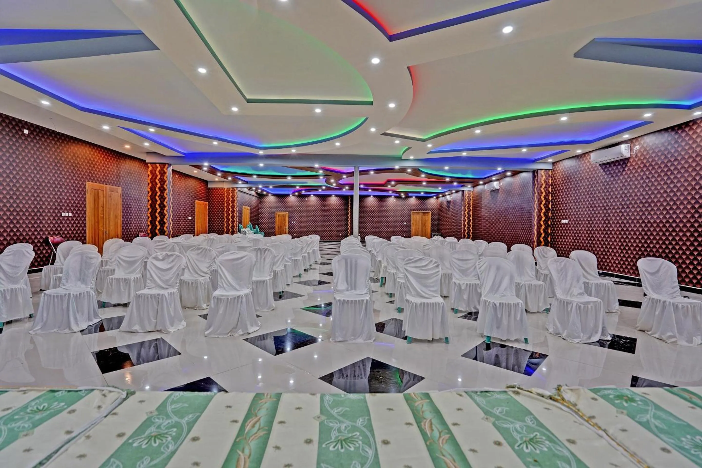 Restaurant/places to eat in OYO 91997 Edhotel Smk Models Syariah